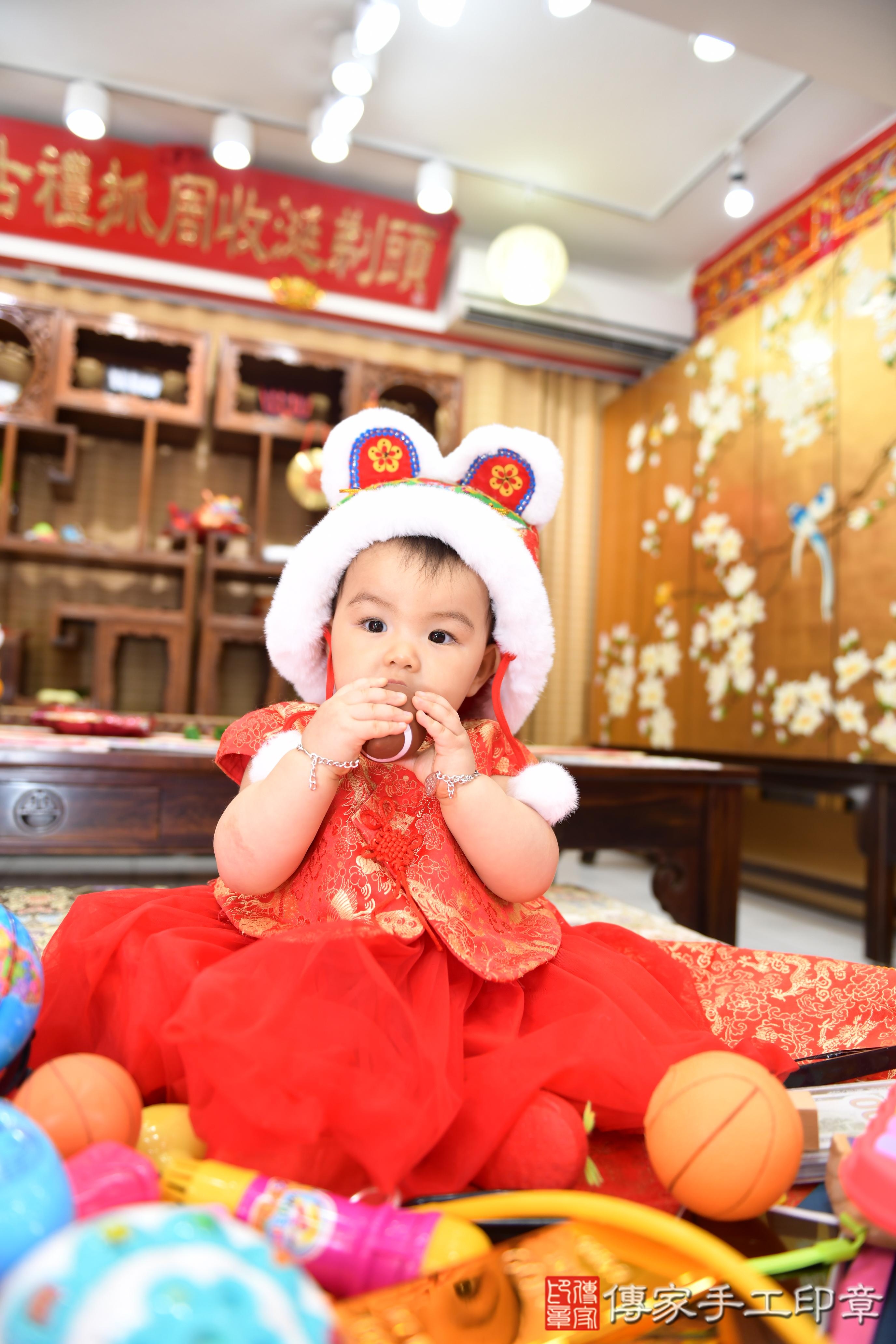 傳家手工印章高雄店、抓周、度脺、美式風會場、傳家嬰兒古禮、吉祥話、抓周道具物品24種、拍照。抓周證書。寶寶抓周、滿周歲、生日快樂、祝福