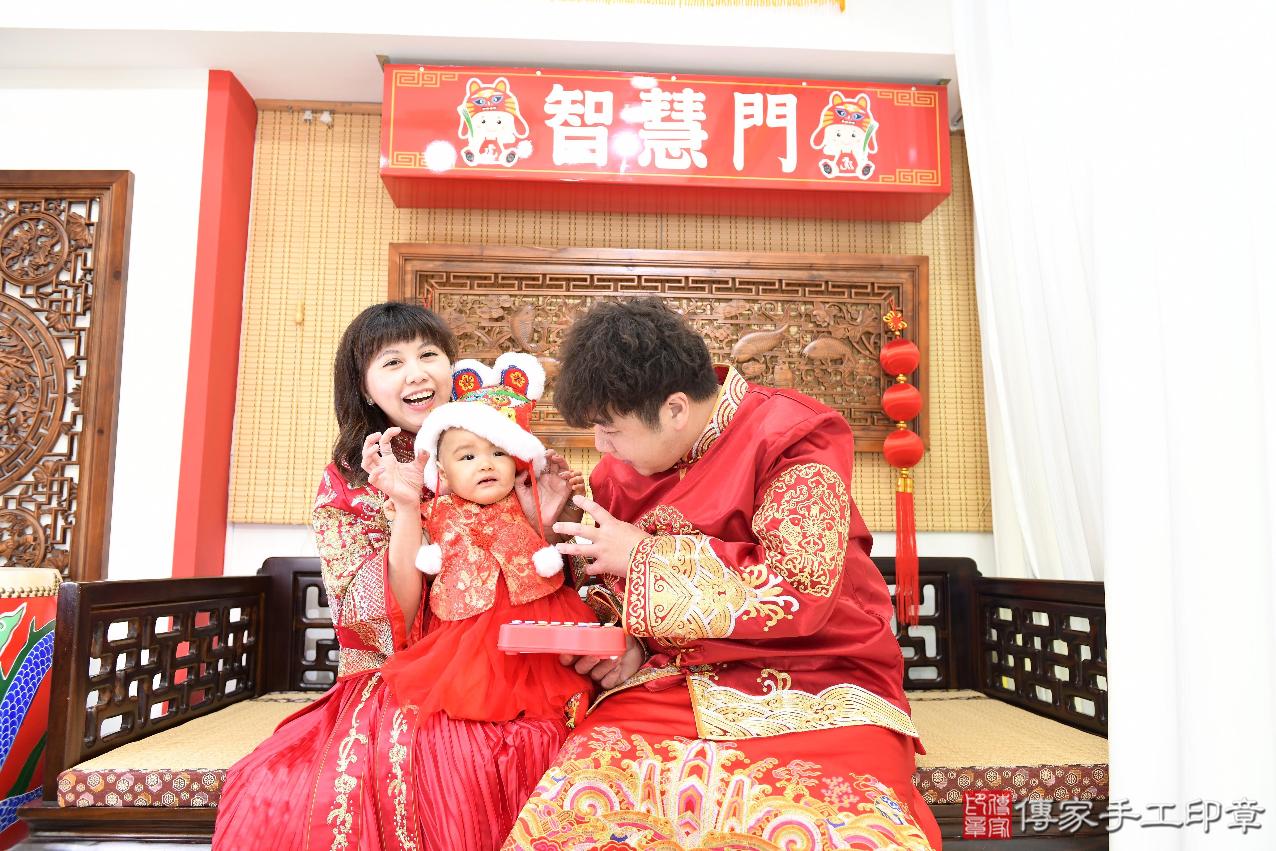 傳家手工印章高雄店、抓周、度脺、美式風會場、傳家嬰兒古禮、吉祥話、抓周道具物品24種、拍照。抓周證書。寶寶抓周、滿周歲、生日快樂、祝福
