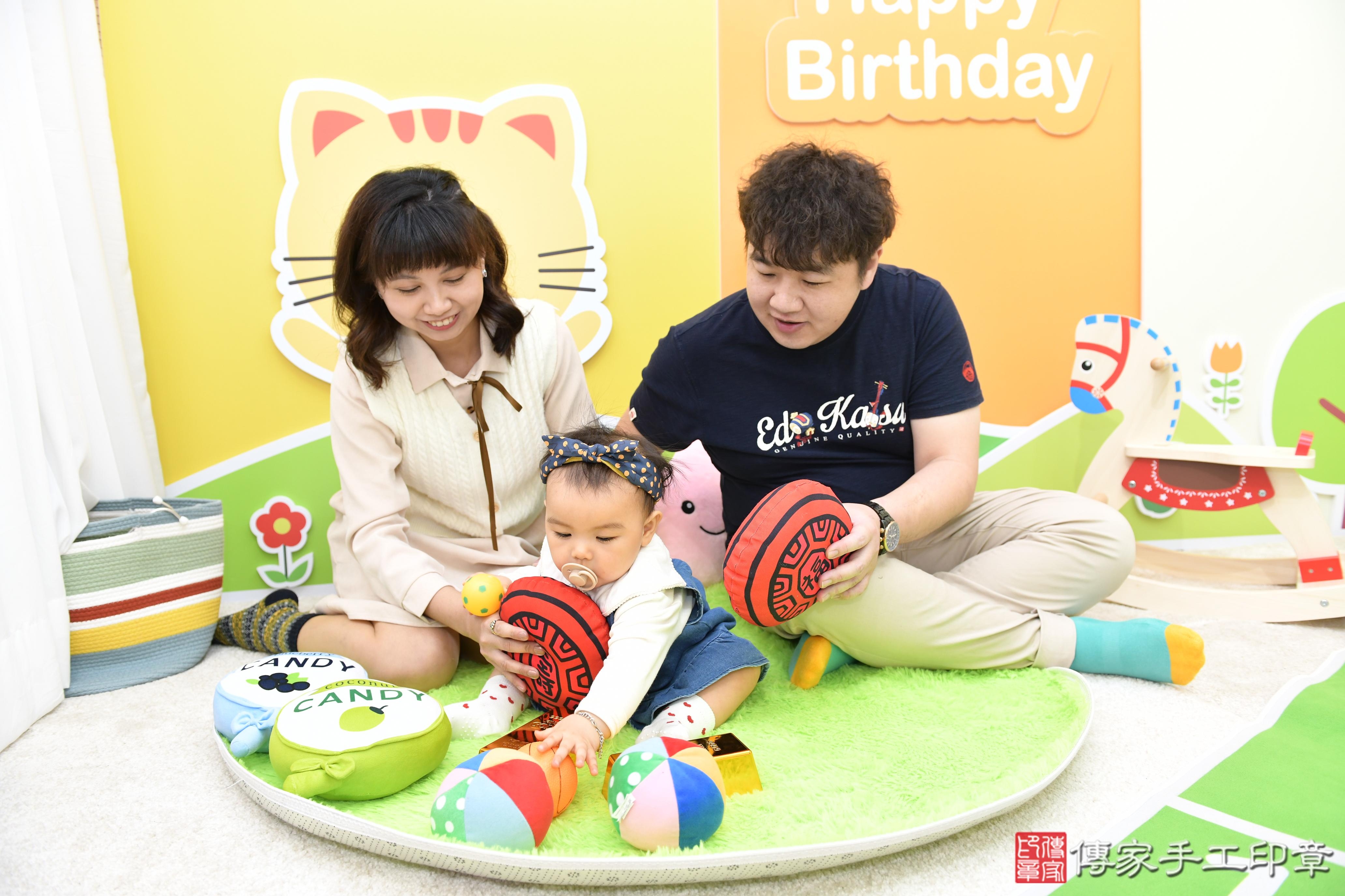 傳家手工印章高雄店、抓周、度脺、美式風會場、傳家嬰兒古禮、吉祥話、抓周道具物品24種、拍照。抓周證書。寶寶抓周、滿周歲、生日快樂、祝福