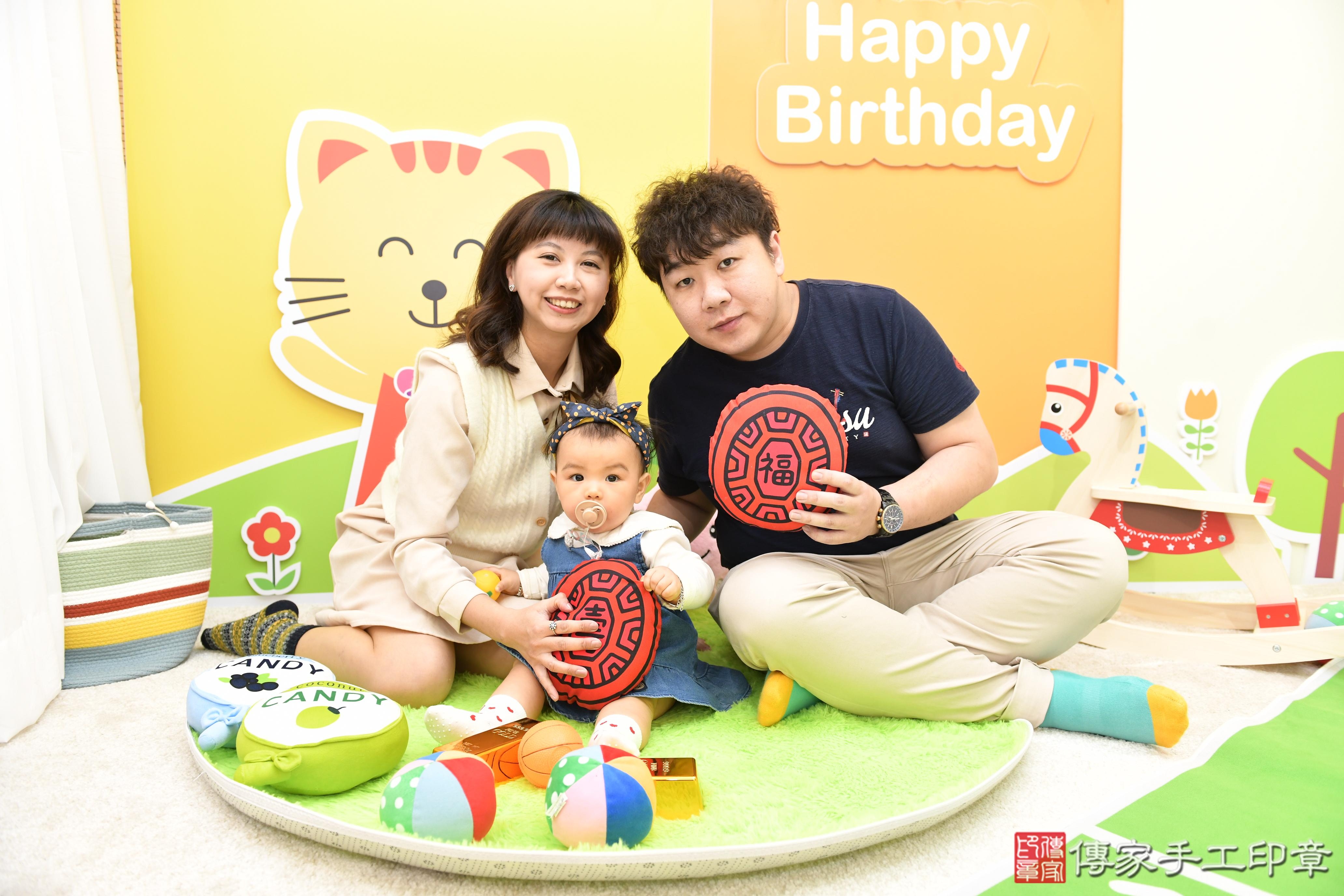 傳家手工印章高雄店、抓周、度脺、美式風會場、傳家嬰兒古禮、吉祥話、抓周道具物品24種、拍照。抓周證書。寶寶抓周、滿周歲、生日快樂、祝福