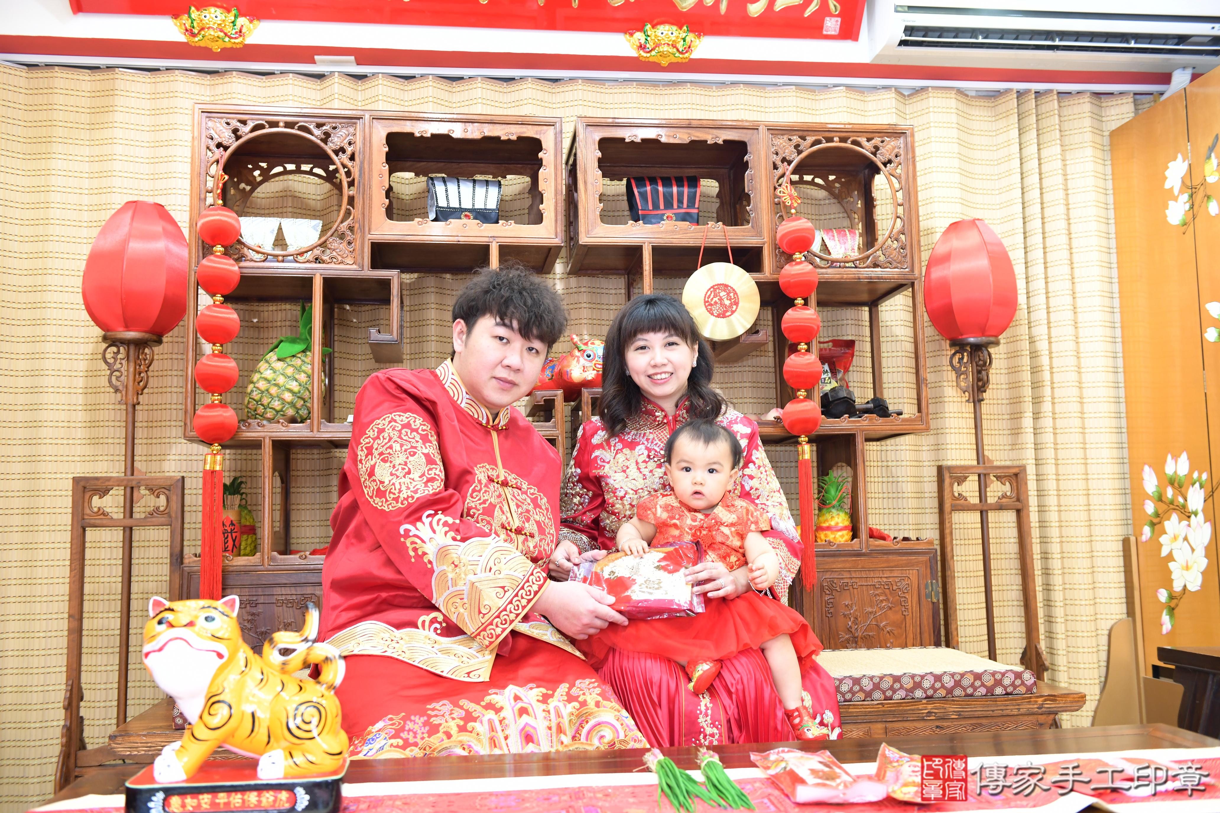 傳家手工印章高雄店、抓周、度脺、美式風會場、傳家嬰兒古禮、吉祥話、抓周道具物品24種、拍照。抓周證書。寶寶抓周、滿周歲、生日快樂、祝福