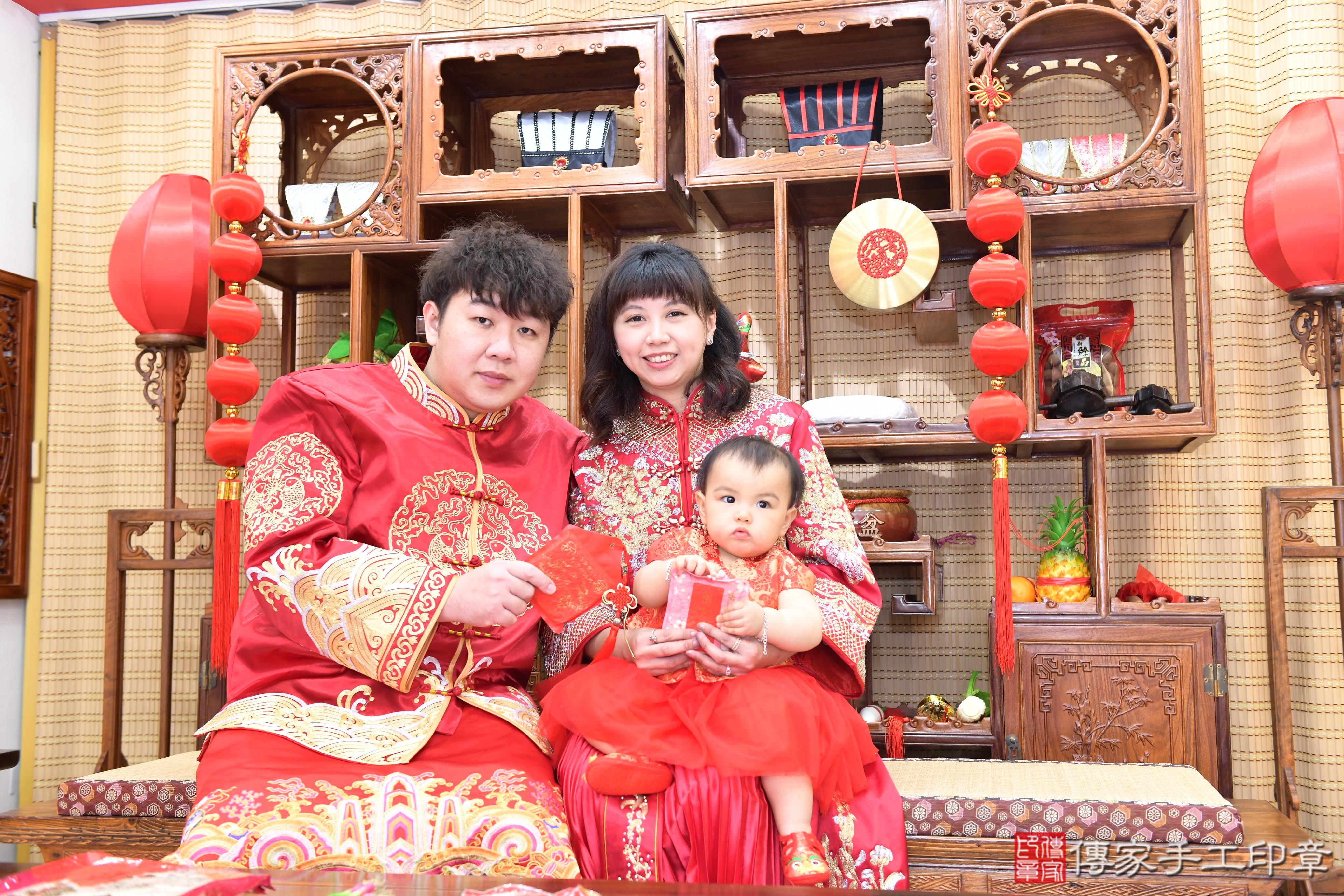 傳家手工印章高雄店、抓周、度脺、美式風會場、傳家嬰兒古禮、吉祥話、抓周道具物品24種、拍照。抓周證書。寶寶抓周、滿周歲、生日快樂、祝福