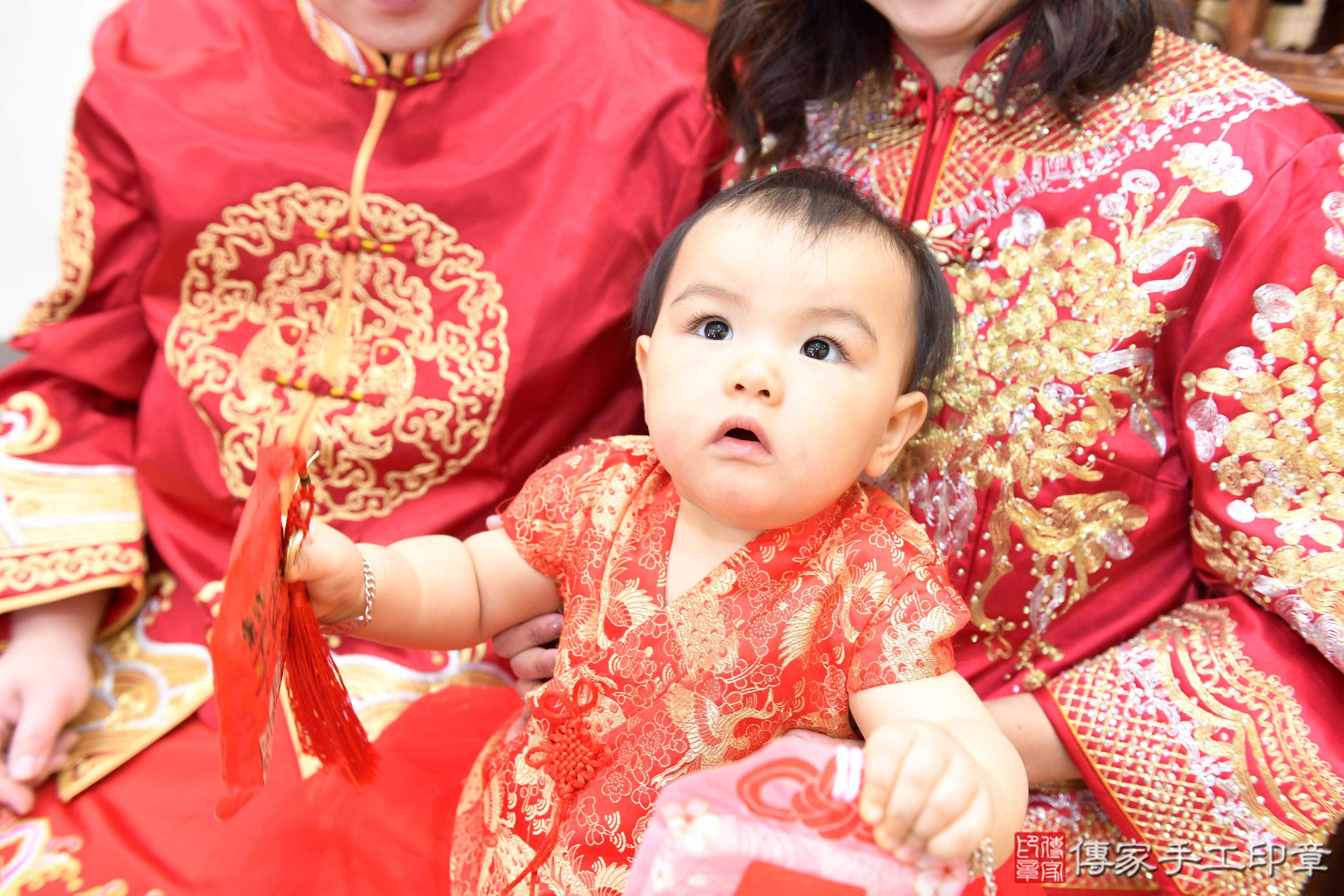 傳家手工印章高雄店、抓周、度脺、美式風會場、傳家嬰兒古禮、吉祥話、抓周道具物品24種、拍照。抓周證書。寶寶抓周、滿周歲、生日快樂、祝福