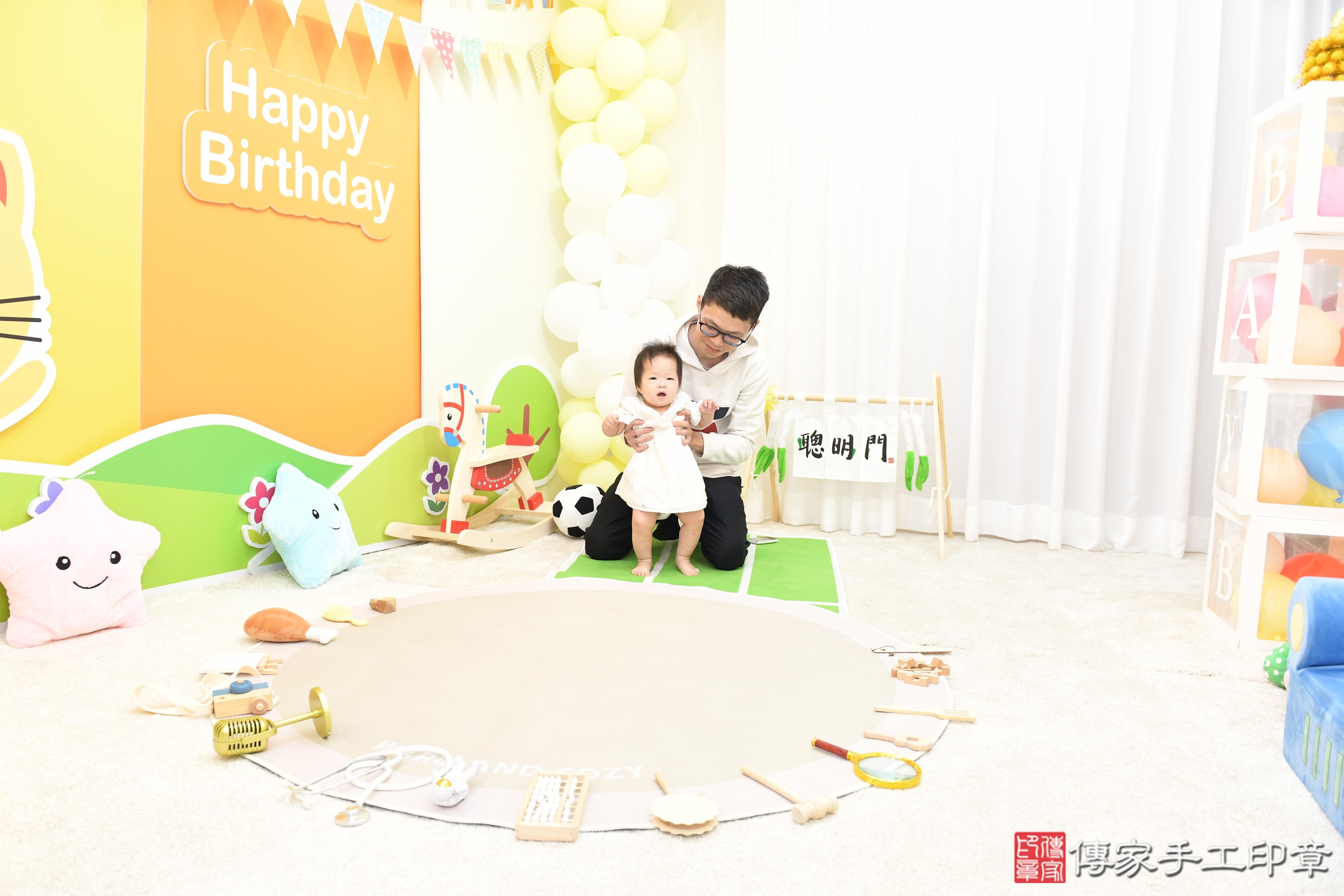 傳家手工印章高雄店、抓周、度脺、美式風會場、傳家嬰兒古禮、吉祥話、抓周道具物品24種、拍照。抓周證書。寶寶抓周、滿周歲、生日快樂、祝福 傳家手工印章高雄店、抓周、度脺、美式風會場、傳家嬰兒古禮、吉祥話、抓周道具物品24種、拍照。抓周證書。寶寶抓周、滿周歲、生日快樂、祝福