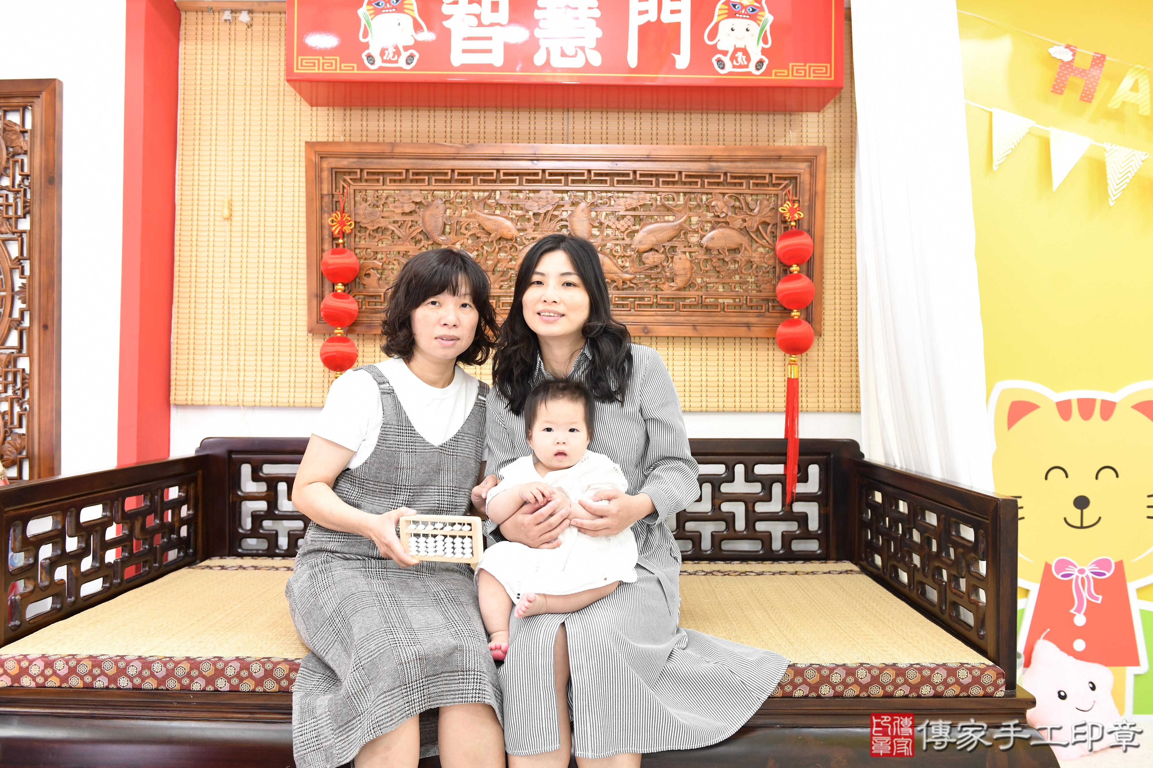 傳家手工印章高雄店、抓周、度脺、美式風會場、傳家嬰兒古禮、吉祥話、抓周道具物品24種、拍照。抓周證書。寶寶抓周、滿周歲、生日快樂、祝福 傳家手工印章高雄店、抓周、度脺、美式風會場、傳家嬰兒古禮、吉祥話、抓周道具物品24種、拍照。抓周證書。寶寶抓周、滿周歲、生日快樂、祝福