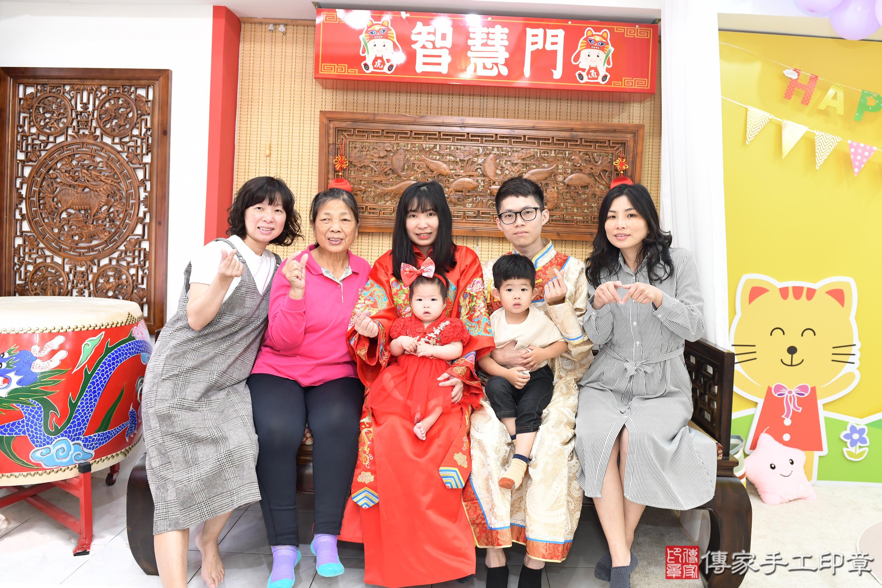 傳家手工印章高雄店、抓周、度脺、美式風會場、傳家嬰兒古禮、吉祥話、抓周道具物品24種、拍照。抓周證書。寶寶抓周、滿周歲、生日快樂、祝福 傳家手工印章高雄店、抓周、度脺、美式風會場、傳家嬰兒古禮、吉祥話、抓周道具物品24種、拍照。抓周證書。寶寶抓周、滿周歲、生日快樂、祝福