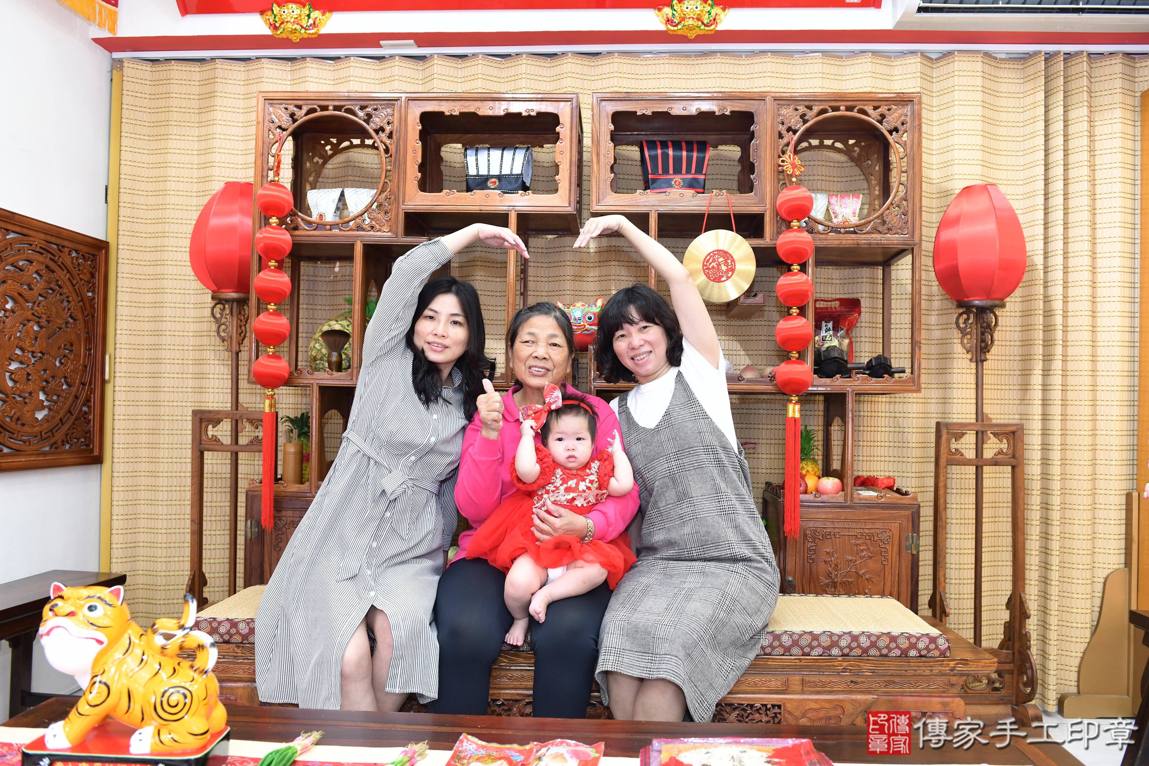 傳家手工印章高雄店、抓周、度脺、美式風會場、傳家嬰兒古禮、吉祥話、抓周道具物品24種、拍照。抓周證書。寶寶抓周、滿周歲、生日快樂、祝福 傳家手工印章高雄店、抓周、度脺、美式風會場、傳家嬰兒古禮、吉祥話、抓周道具物品24種、拍照。抓周證書。寶寶抓周、滿周歲、生日快樂、祝福