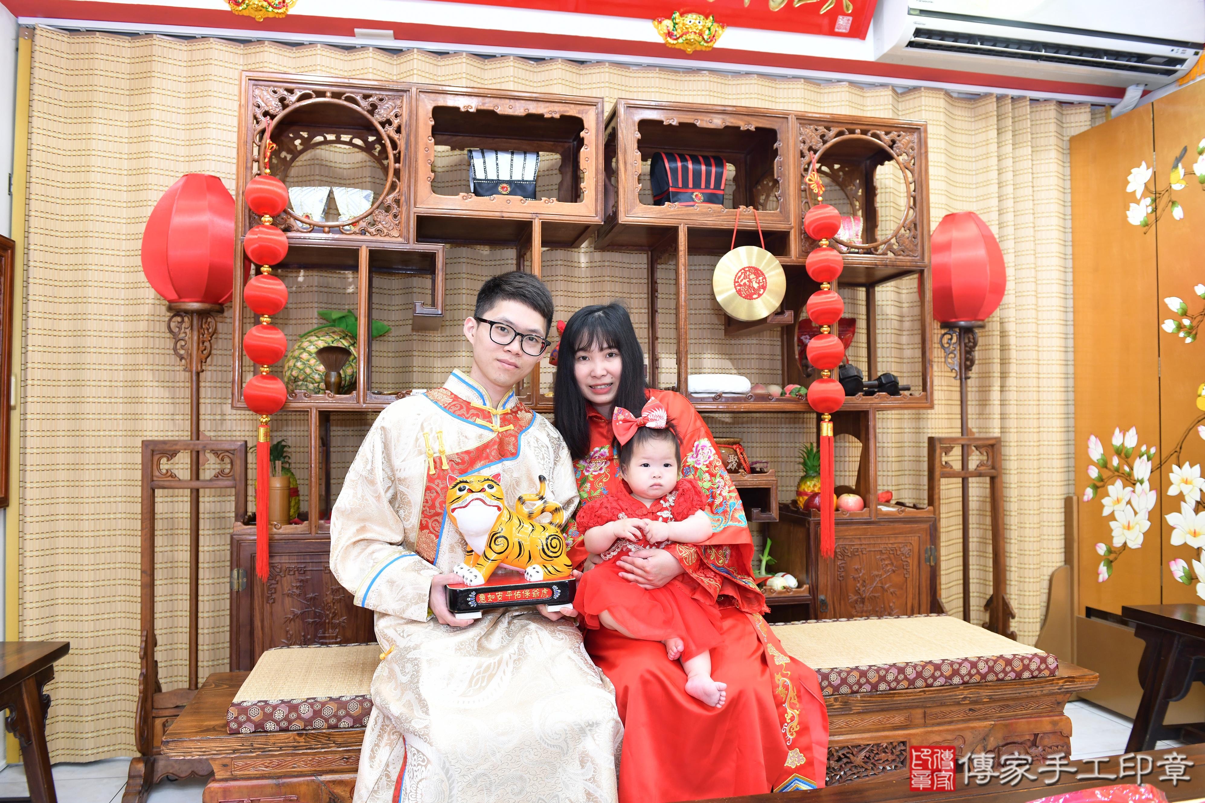 傳家手工印章高雄店、抓周、度脺、美式風會場、傳家嬰兒古禮、吉祥話、抓周道具物品24種、拍照。抓周證書。寶寶抓周、滿周歲、生日快樂、祝福 傳家手工印章高雄店、抓周、度脺、美式風會場、傳家嬰兒古禮、吉祥話、抓周道具物品24種、拍照。抓周證書。寶寶抓周、滿周歲、生日快樂、祝福