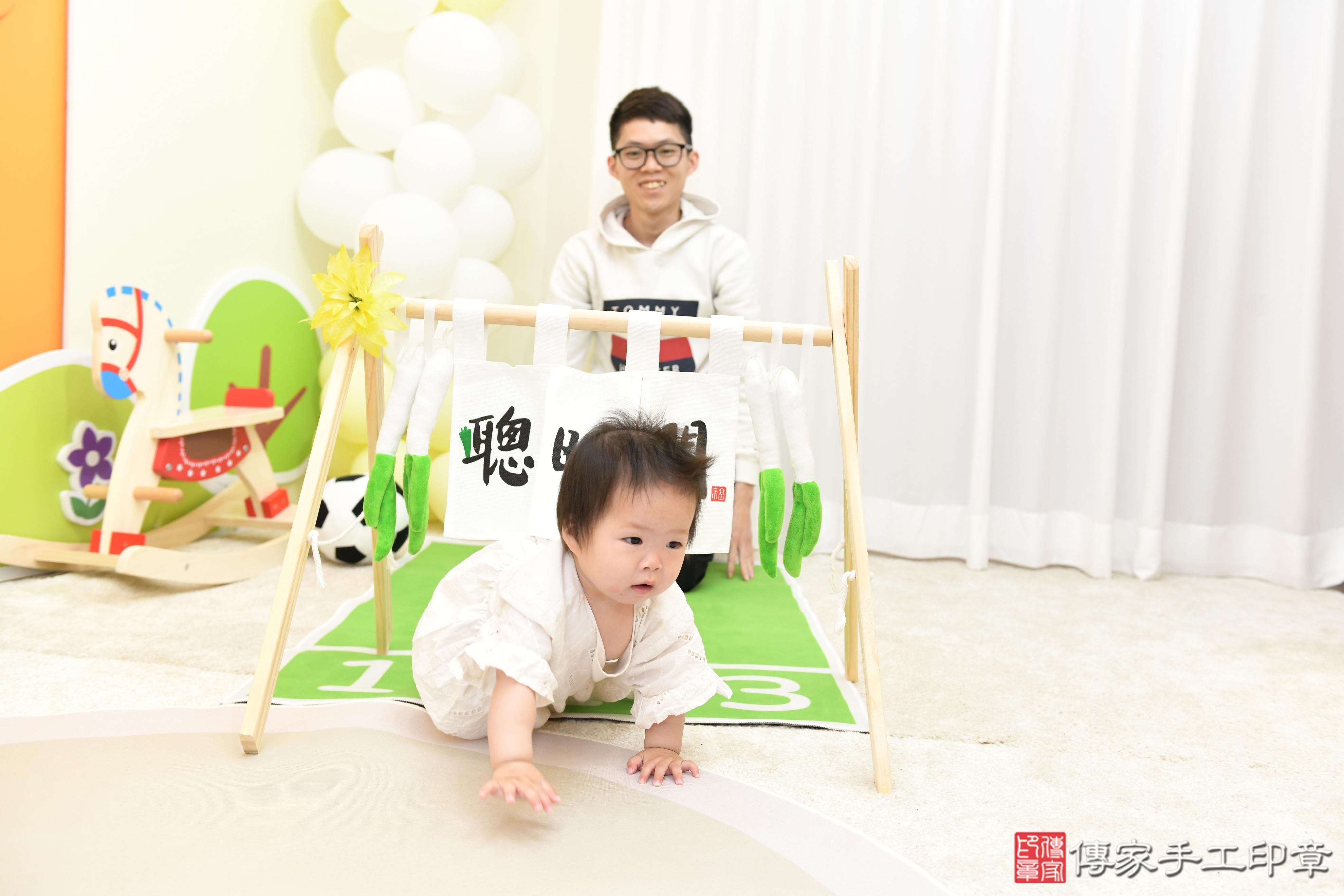 傳家手工印章高雄店、抓周、度脺、美式風會場、傳家嬰兒古禮、吉祥話、抓周道具物品24種、拍照。抓周證書。寶寶抓周、滿周歲、生日快樂、祝福 傳家手工印章高雄店、抓周、度脺、美式風會場、傳家嬰兒古禮、吉祥話、抓周道具物品24種、拍照。抓周證書。寶寶抓周、滿周歲、生日快樂、祝福