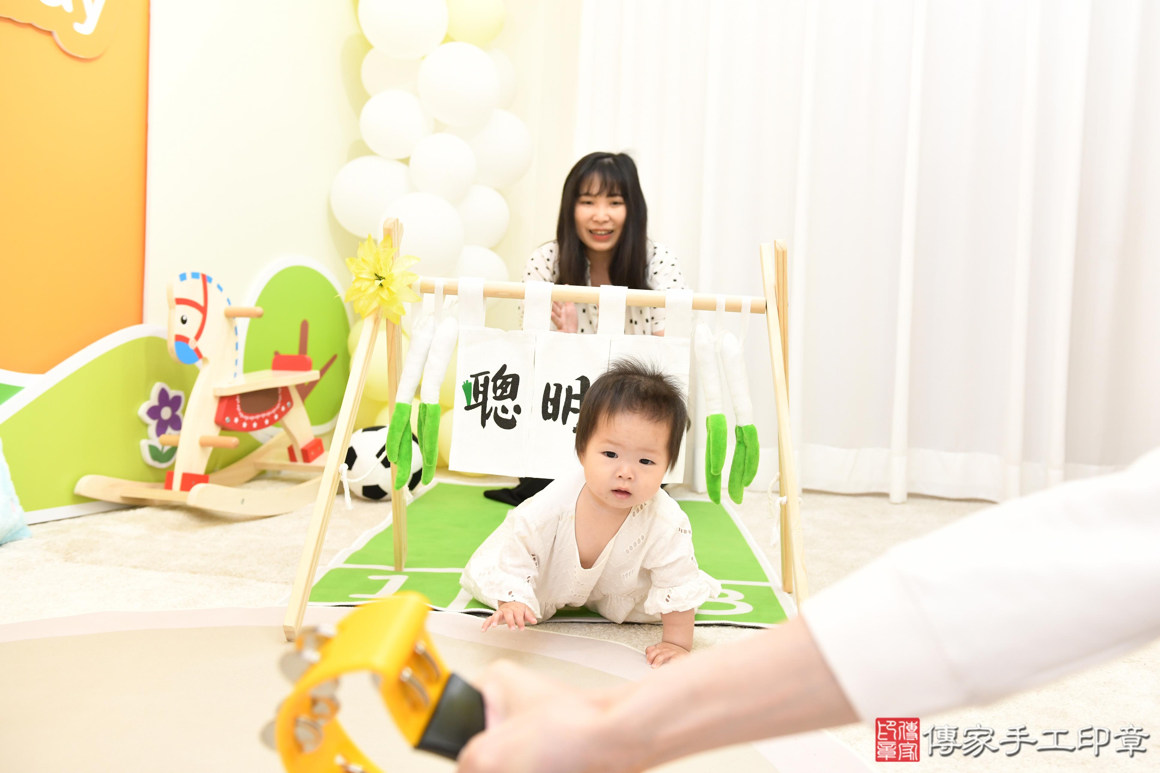 傳家手工印章高雄店、抓周、度脺、美式風會場、傳家嬰兒古禮、吉祥話、抓周道具物品24種、拍照。抓周證書。寶寶抓周、滿周歲、生日快樂、祝福 傳家手工印章高雄店、抓周、度脺、美式風會場、傳家嬰兒古禮、吉祥話、抓周道具物品24種、拍照。抓周證書。寶寶抓周、滿周歲、生日快樂、祝福