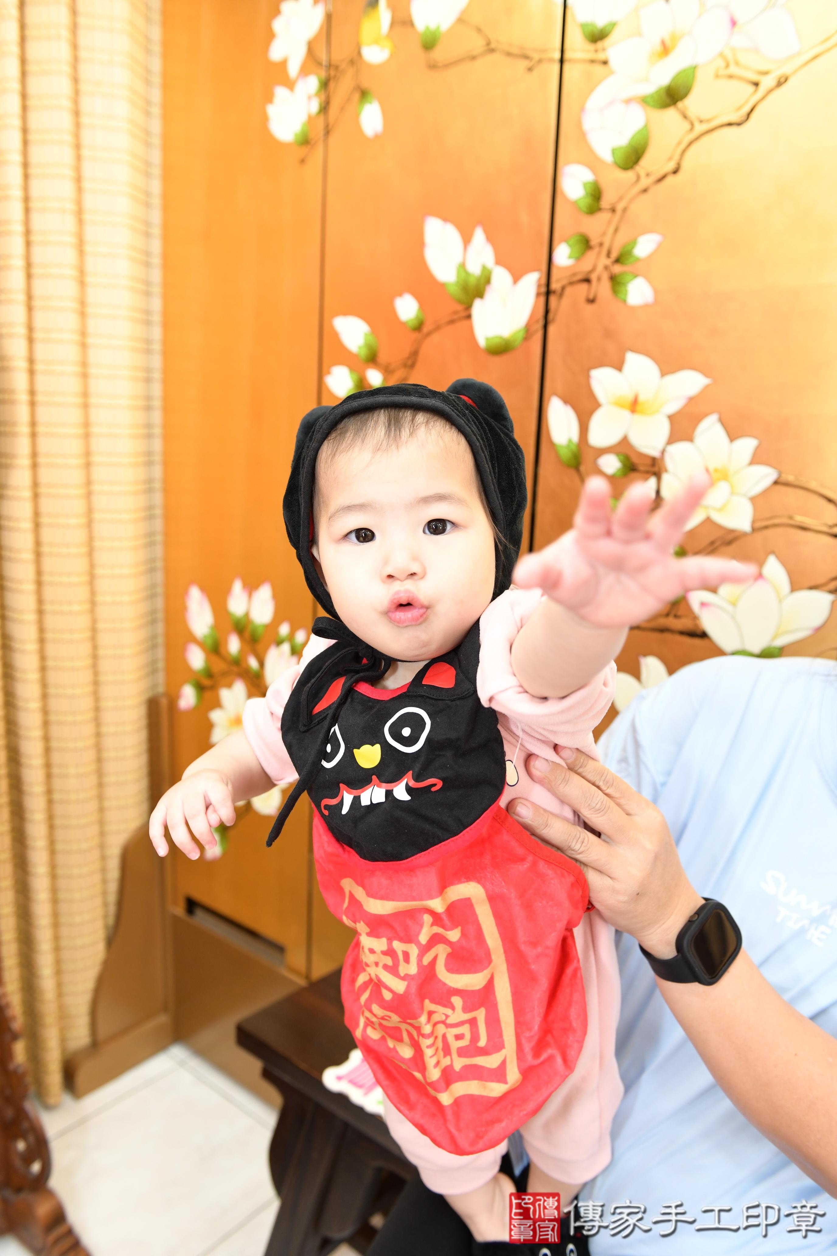 傳家手工印章高雄店、抓周、度脺、美式風會場、傳家嬰兒古禮、吉祥話、抓周道具物品24種、拍照。抓周證書。寶寶抓周、滿周歲、生日快樂、祝福 傳家手工印章高雄店、抓周、度脺、美式風會場、傳家嬰兒古禮、吉祥話、抓周道具物品24種、拍照。抓周證書。寶寶抓周、滿周歲、生日快樂、祝福