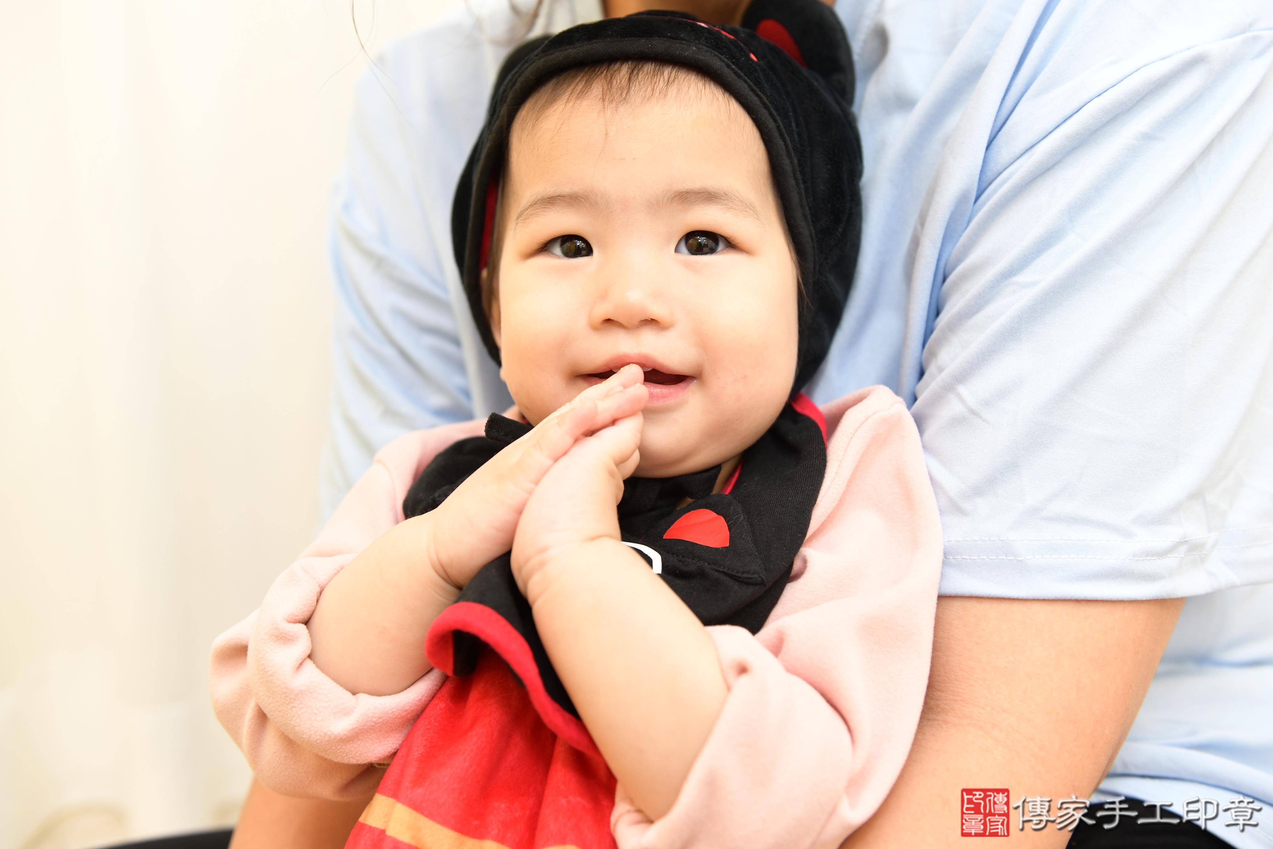 傳家手工印章高雄店、抓周、度脺、美式風會場、傳家嬰兒古禮、吉祥話、抓周道具物品24種、拍照。抓周證書。寶寶抓周、滿周歲、生日快樂、祝福 傳家手工印章高雄店、抓周、度脺、美式風會場、傳家嬰兒古禮、吉祥話、抓周道具物品24種、拍照。抓周證書。寶寶抓周、滿周歲、生日快樂、祝福