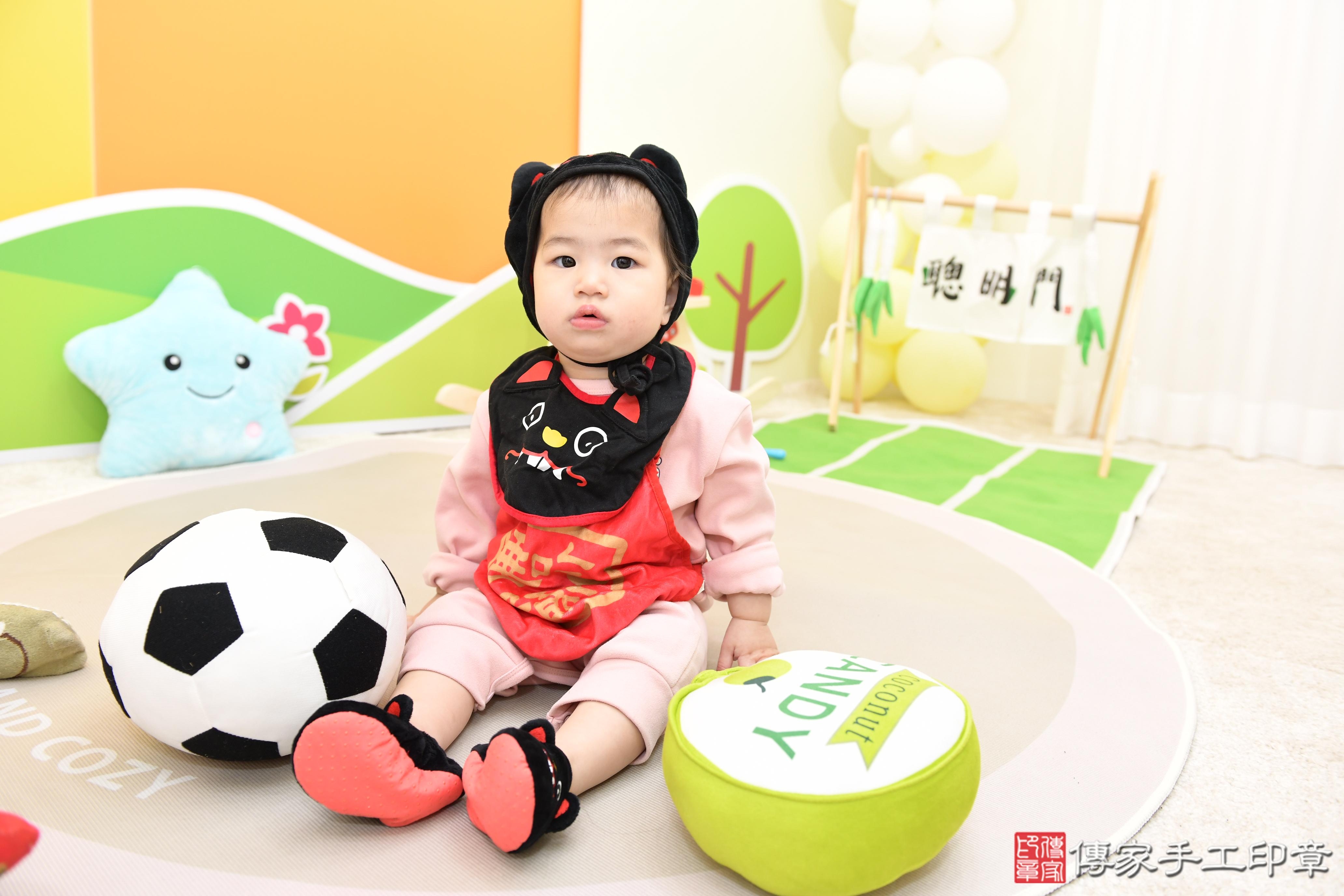 傳家手工印章高雄店、抓周、度脺、美式風會場、傳家嬰兒古禮、吉祥話、抓周道具物品24種、拍照。抓周證書。寶寶抓周、滿周歲、生日快樂、祝福 傳家手工印章高雄店、抓周、度脺、美式風會場、傳家嬰兒古禮、吉祥話、抓周道具物品24種、拍照。抓周證書。寶寶抓周、滿周歲、生日快樂、祝福