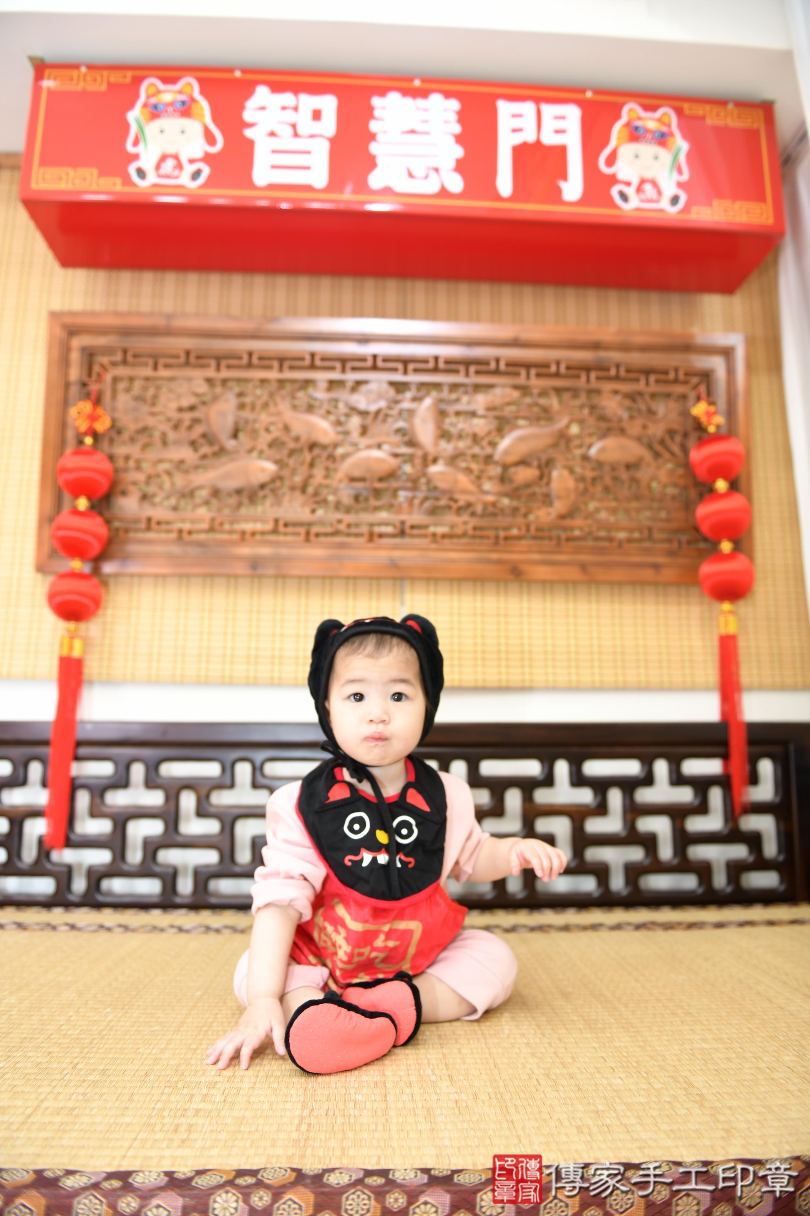 傳家手工印章高雄店、抓周、度脺、美式風會場、傳家嬰兒古禮、吉祥話、抓周道具物品24種、拍照。抓周證書。寶寶抓周、滿周歲、生日快樂、祝福 傳家手工印章高雄店、抓周、度脺、美式風會場、傳家嬰兒古禮、吉祥話、抓周道具物品24種、拍照。抓周證書。寶寶抓周、滿周歲、生日快樂、祝福