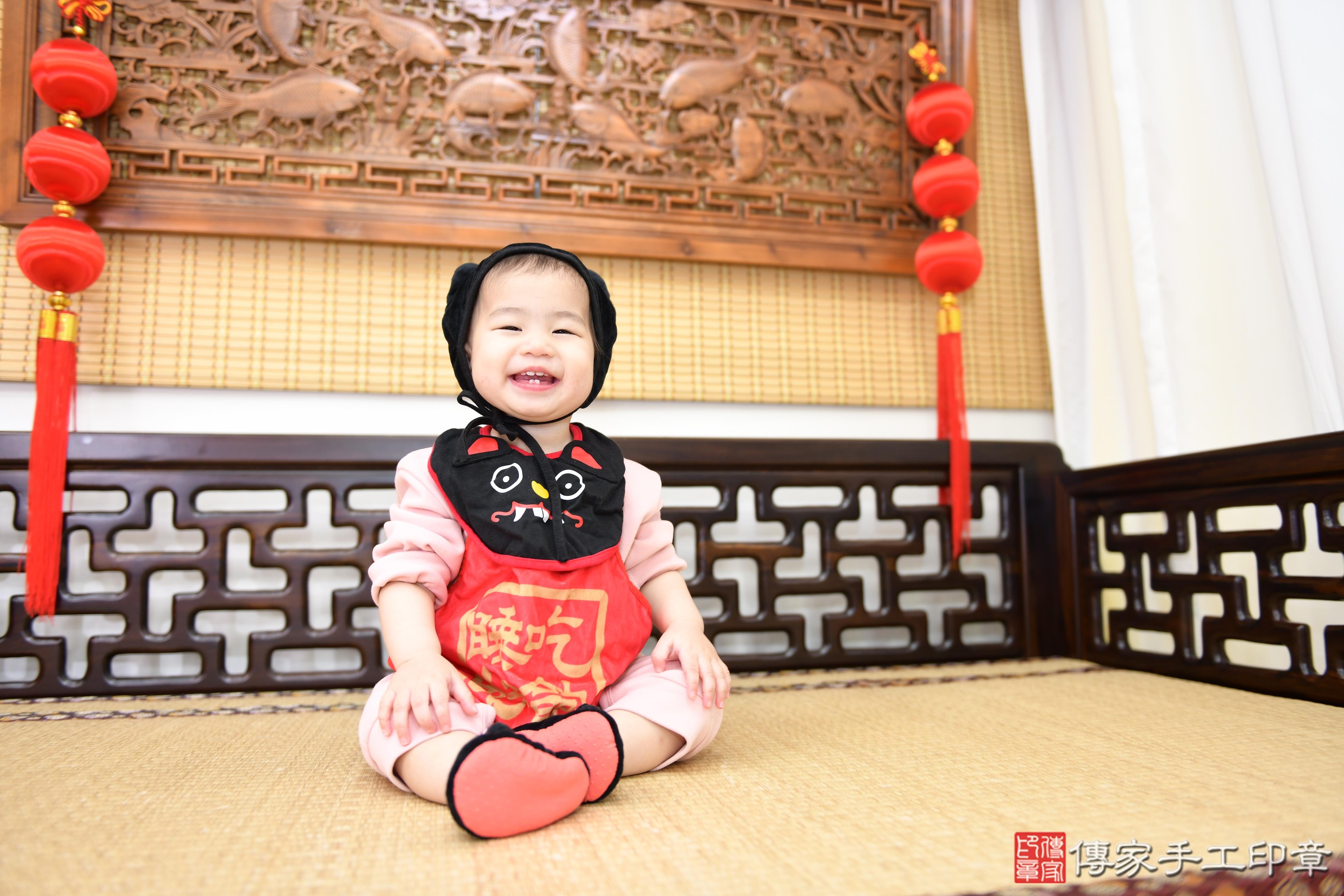 傳家手工印章高雄店、抓周、度脺、美式風會場、傳家嬰兒古禮、吉祥話、抓周道具物品24種、拍照。抓周證書。寶寶抓周、滿周歲、生日快樂、祝福 傳家手工印章高雄店、抓周、度脺、美式風會場、傳家嬰兒古禮、吉祥話、抓周道具物品24種、拍照。抓周證書。寶寶抓周、滿周歲、生日快樂、祝福