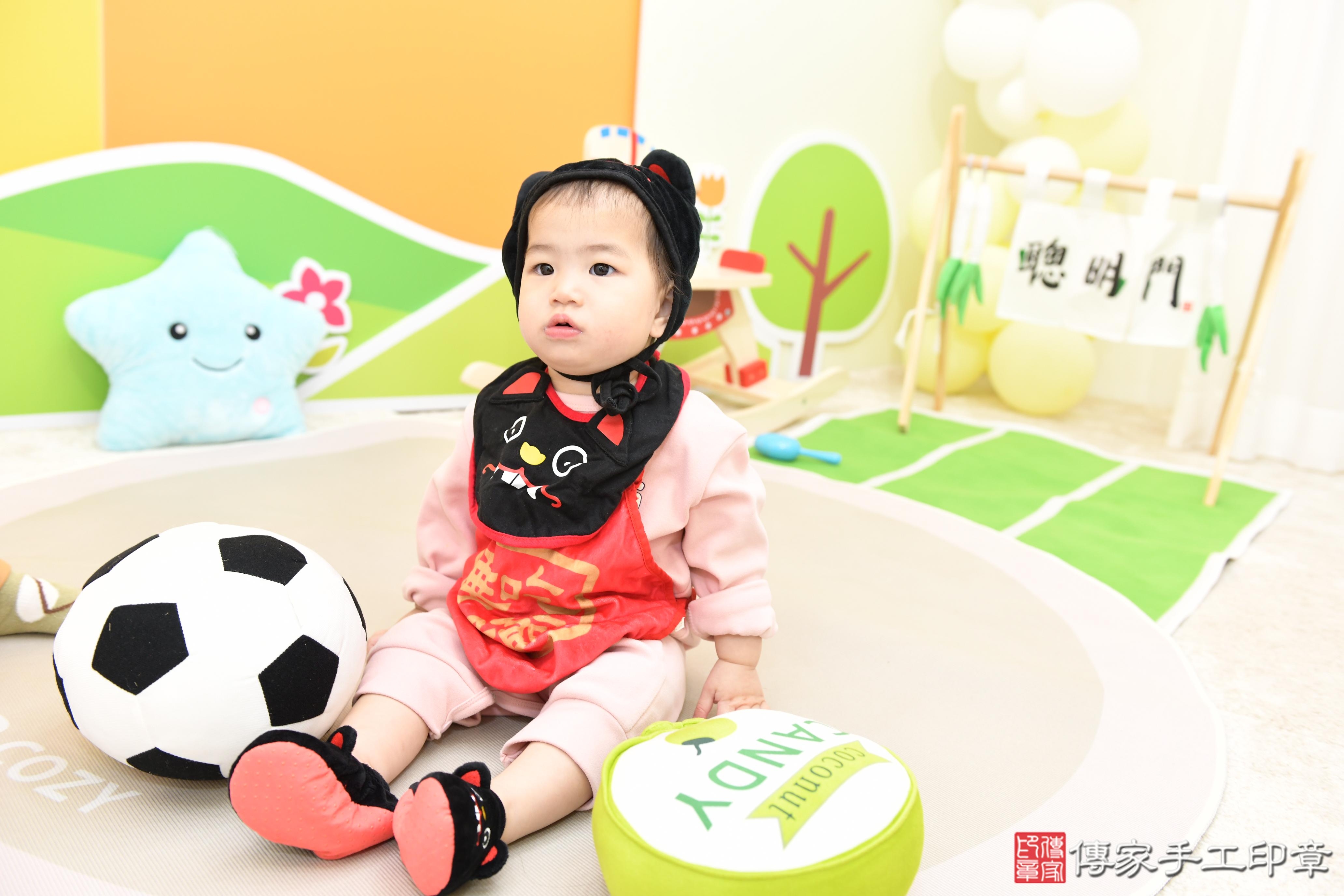 傳家手工印章高雄店、抓周、度脺、美式風會場、傳家嬰兒古禮、吉祥話、抓周道具物品24種、拍照。抓周證書。寶寶抓周、滿周歲、生日快樂、祝福 傳家手工印章高雄店、抓周、度脺、美式風會場、傳家嬰兒古禮、吉祥話、抓周道具物品24種、拍照。抓周證書。寶寶抓周、滿周歲、生日快樂、祝福