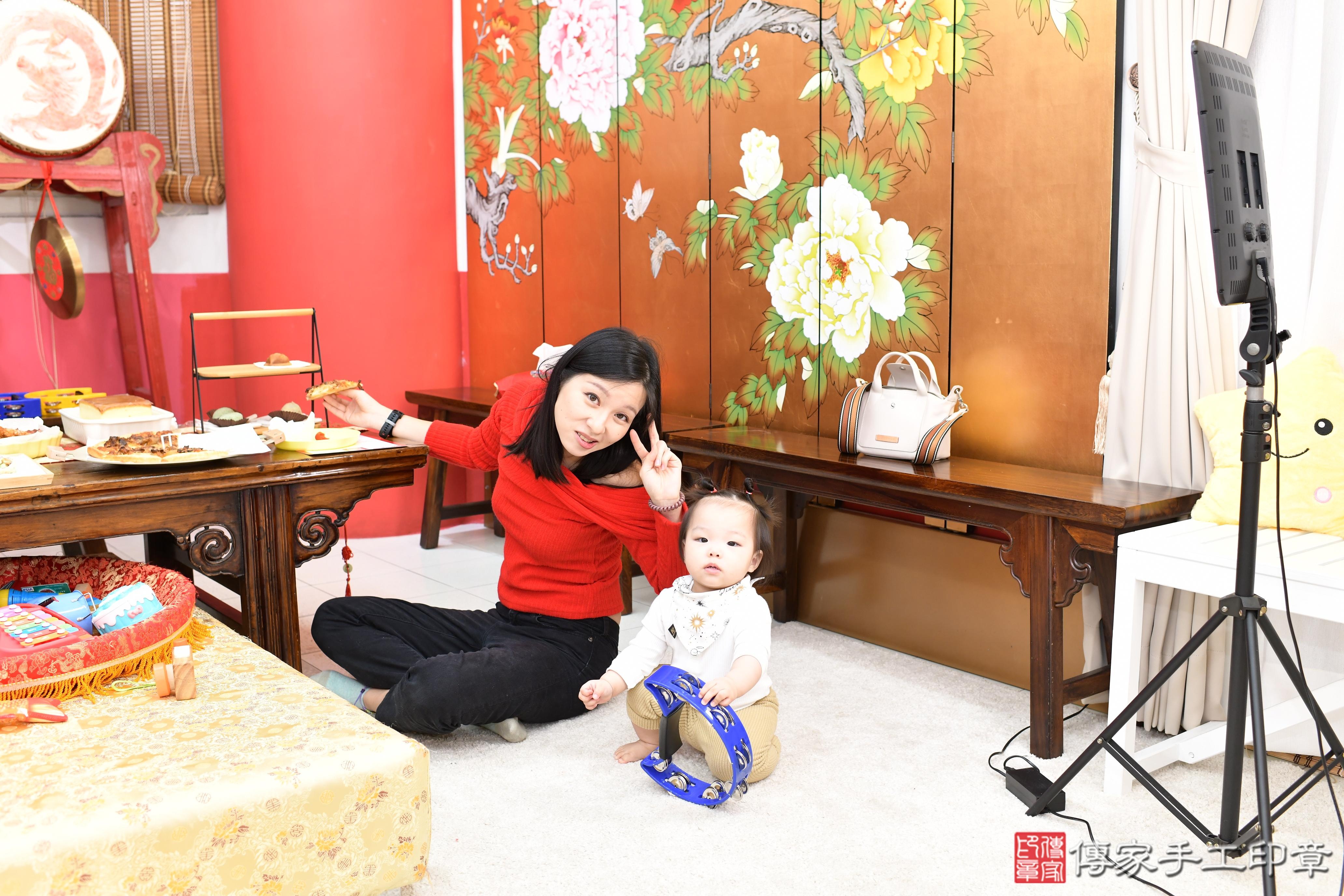 傳家手工印章高雄店、抓周、度脺、美式風會場、傳家嬰兒古禮、吉祥話、抓周道具物品24種、拍照。抓周證書。寶寶抓周、滿周歲、生日快樂、祝福