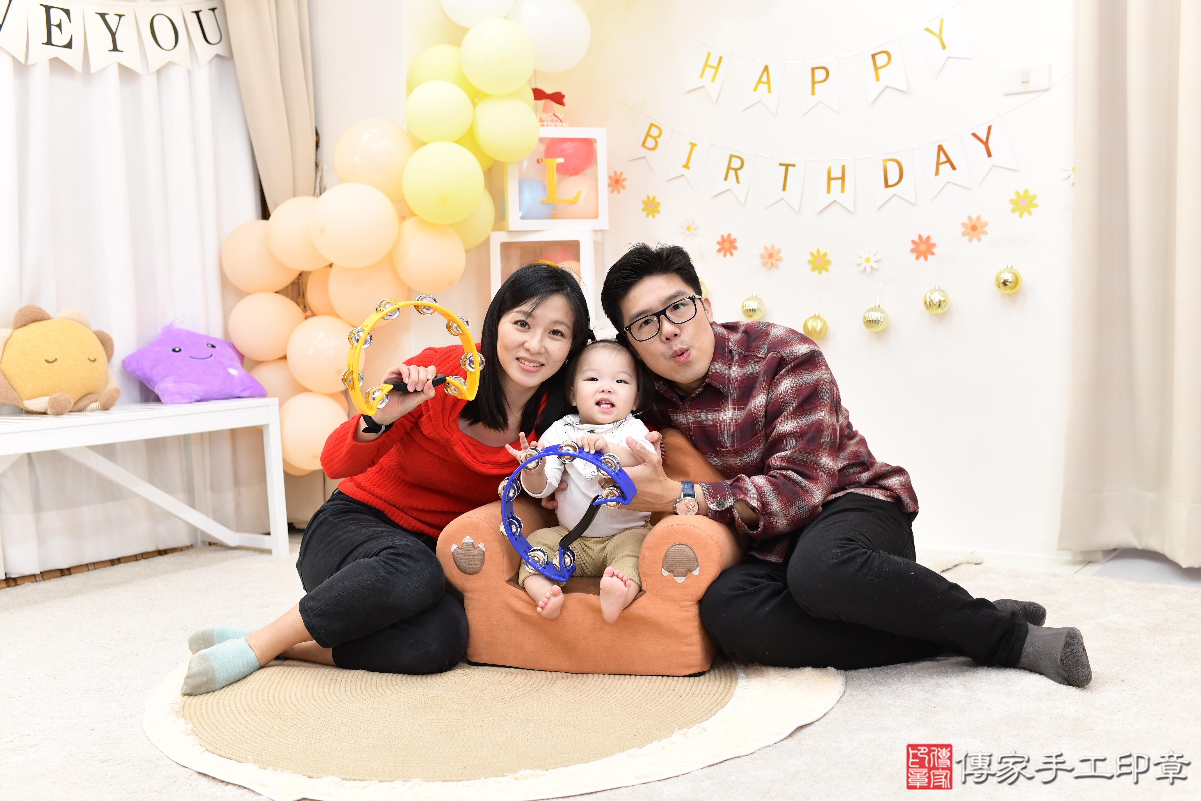 傳家手工印章高雄店、抓周、度脺、美式風會場、傳家嬰兒古禮、吉祥話、抓周道具物品24種、拍照。抓周證書。寶寶抓周、滿周歲、生日快樂、祝福