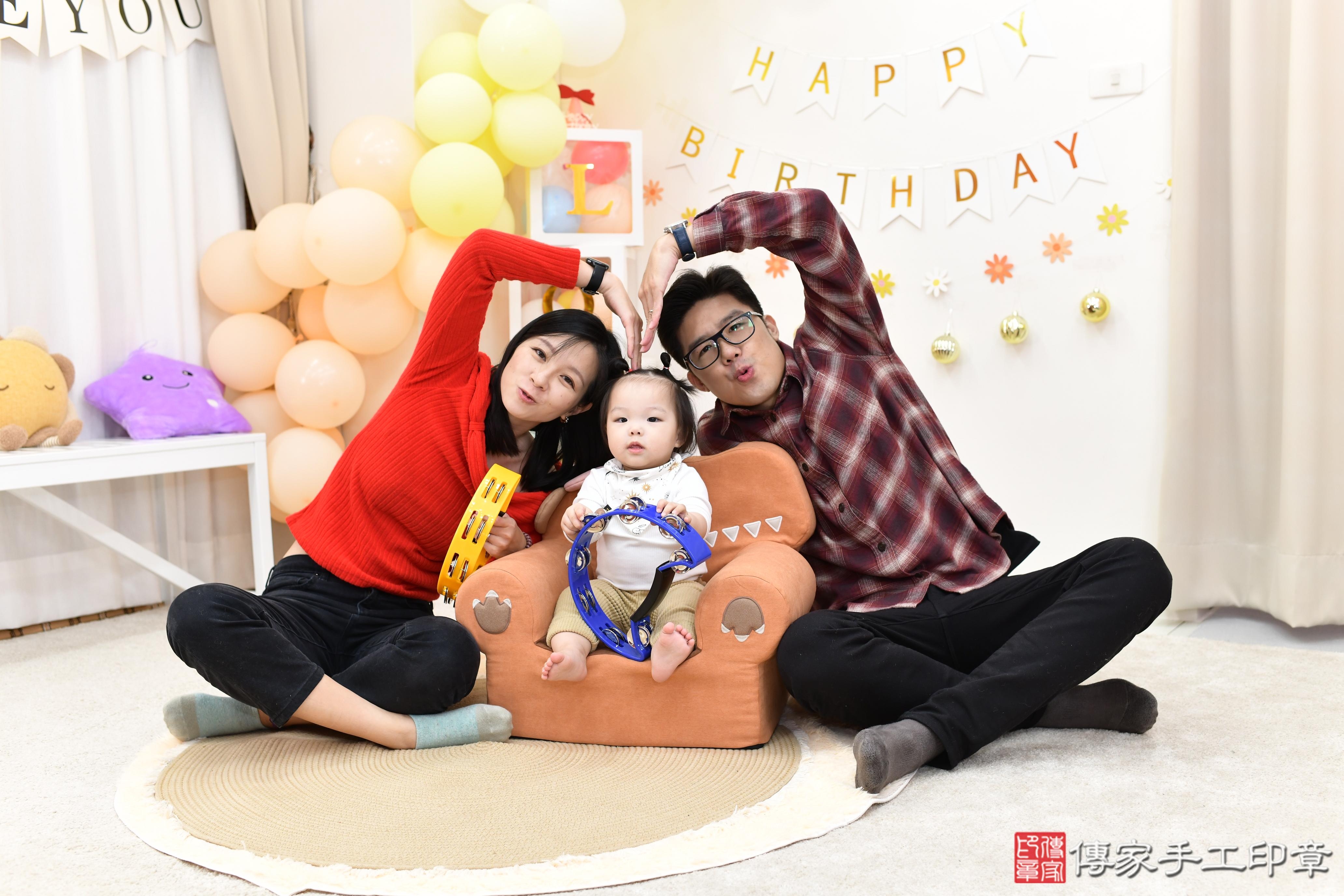 傳家手工印章高雄店、抓周、度脺、美式風會場、傳家嬰兒古禮、吉祥話、抓周道具物品24種、拍照。抓周證書。寶寶抓周、滿周歲、生日快樂、祝福