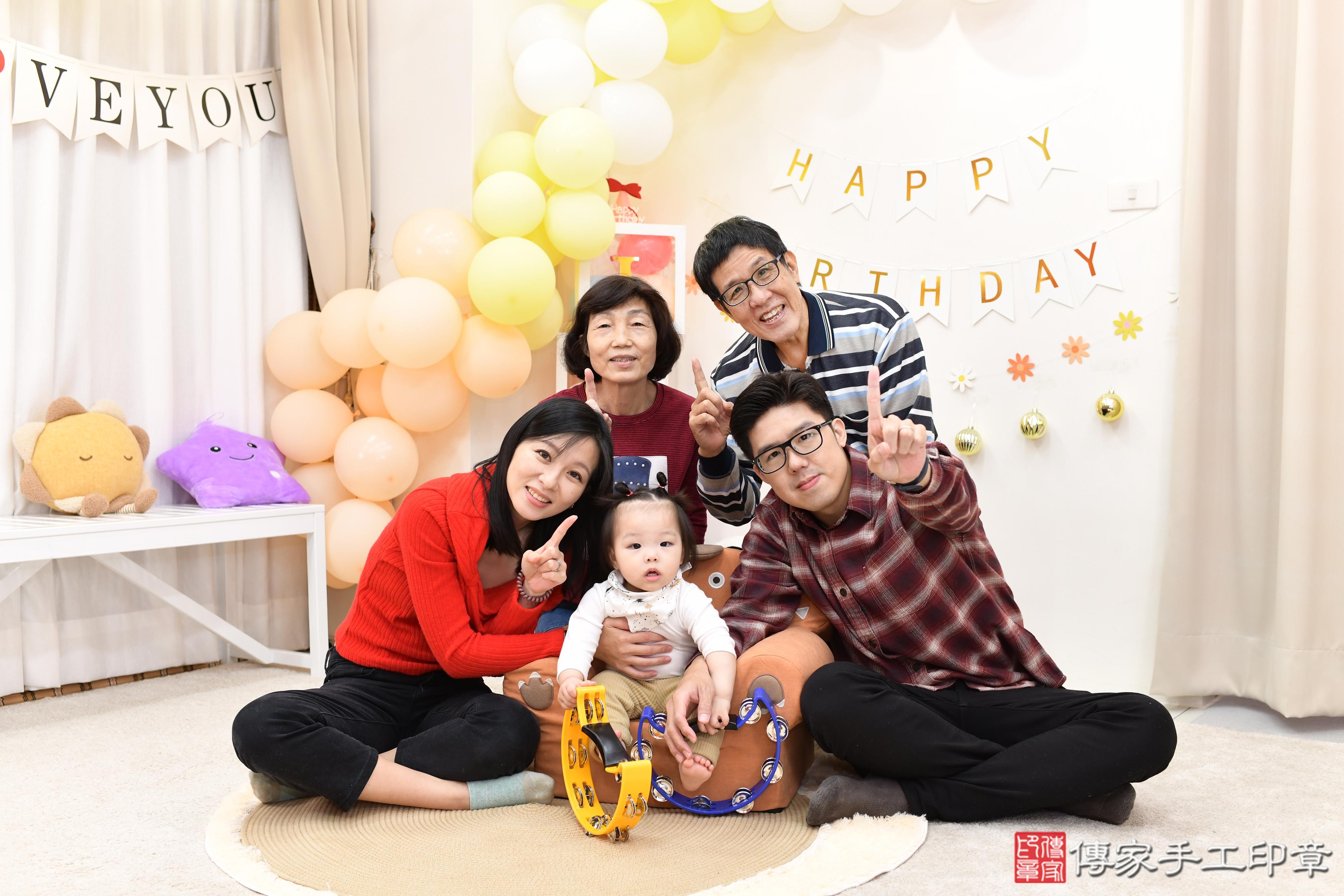 傳家手工印章高雄店、抓周、度脺、美式風會場、傳家嬰兒古禮、吉祥話、抓周道具物品24種、拍照。抓周證書。寶寶抓周、滿周歲、生日快樂、祝福