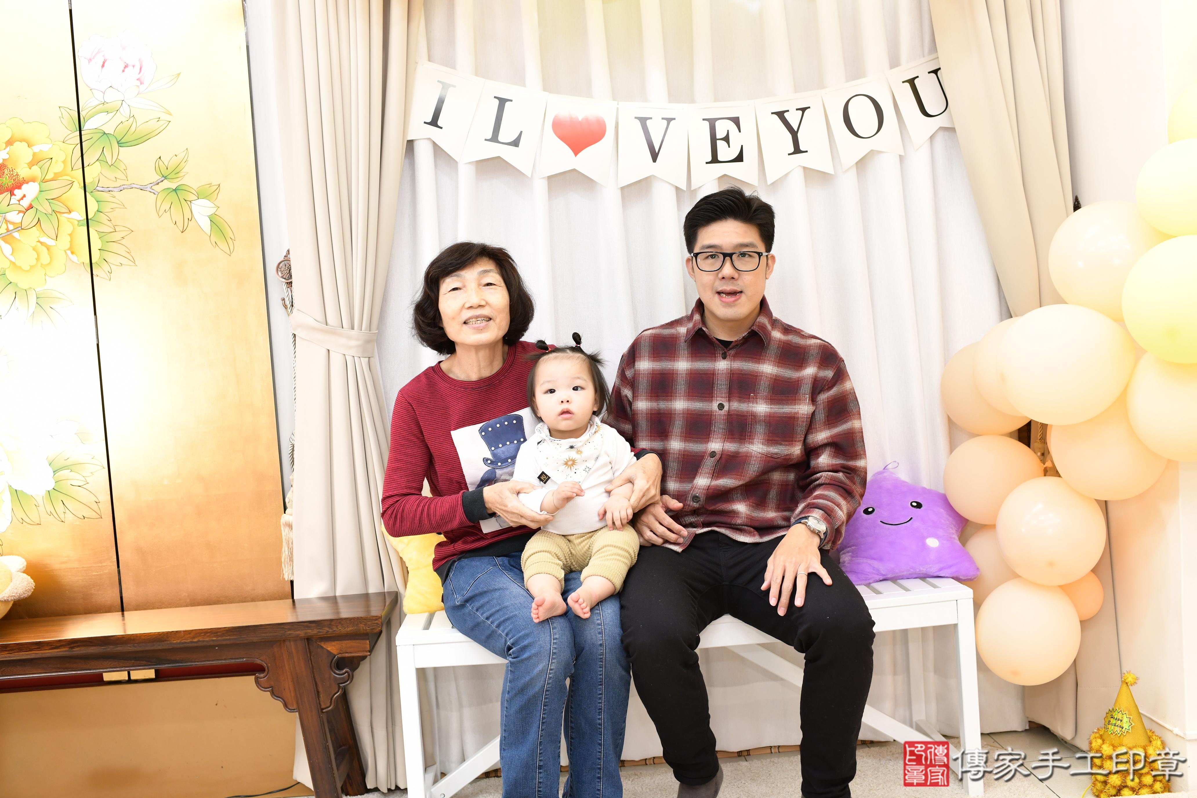 傳家手工印章高雄店、抓周、度脺、美式風會場、傳家嬰兒古禮、吉祥話、抓周道具物品24種、拍照。抓周證書。寶寶抓周、滿周歲、生日快樂、祝福