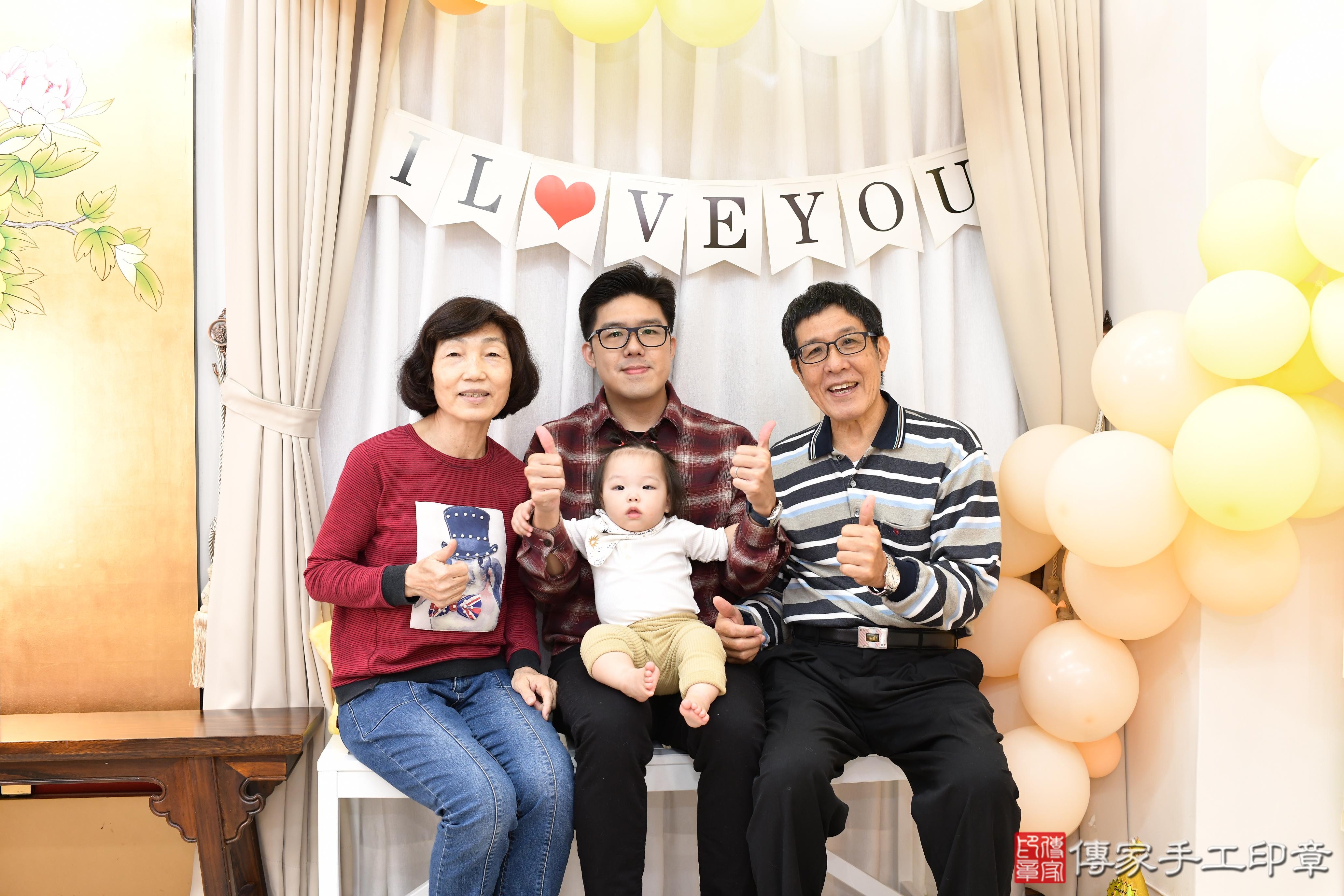 傳家手工印章高雄店、抓周、度脺、美式風會場、傳家嬰兒古禮、吉祥話、抓周道具物品24種、拍照。抓周證書。寶寶抓周、滿周歲、生日快樂、祝福