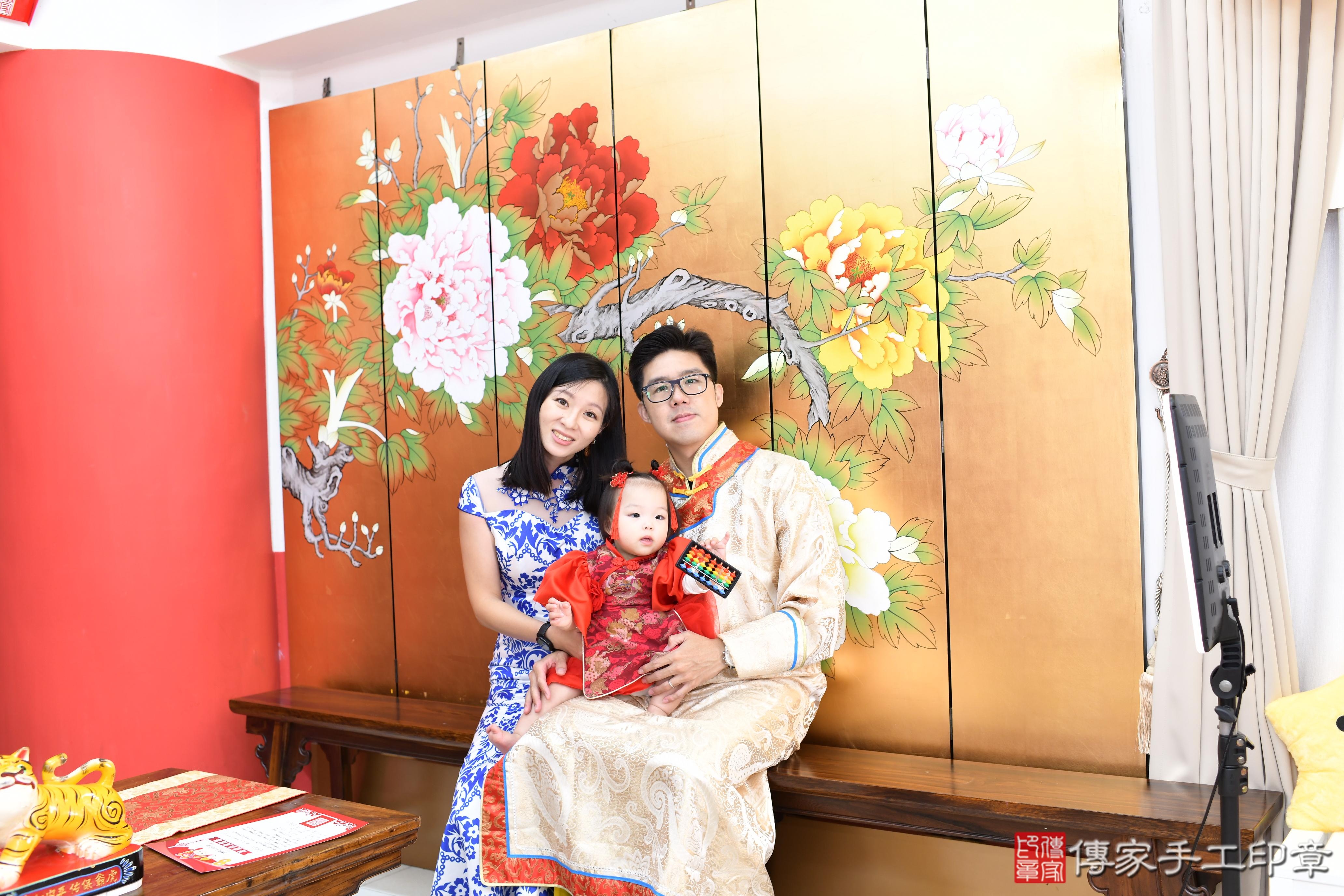 傳家手工印章高雄店、抓周、度脺、美式風會場、傳家嬰兒古禮、吉祥話、抓周道具物品24種、拍照。抓周證書。寶寶抓周、滿周歲、生日快樂、祝福