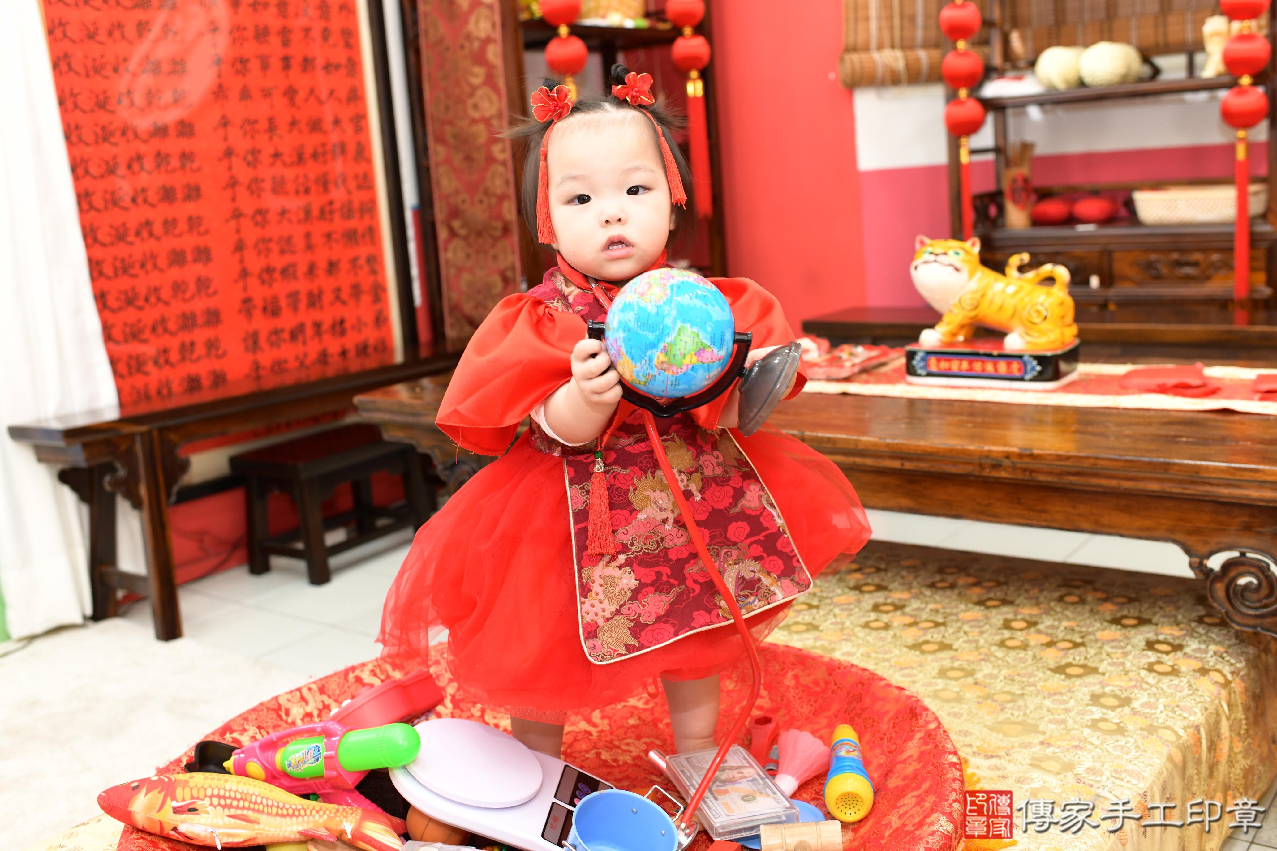 傳家手工印章高雄店、抓周、度脺、美式風會場、傳家嬰兒古禮、吉祥話、抓周道具物品24種、拍照。抓周證書。寶寶抓周、滿周歲、生日快樂、祝福