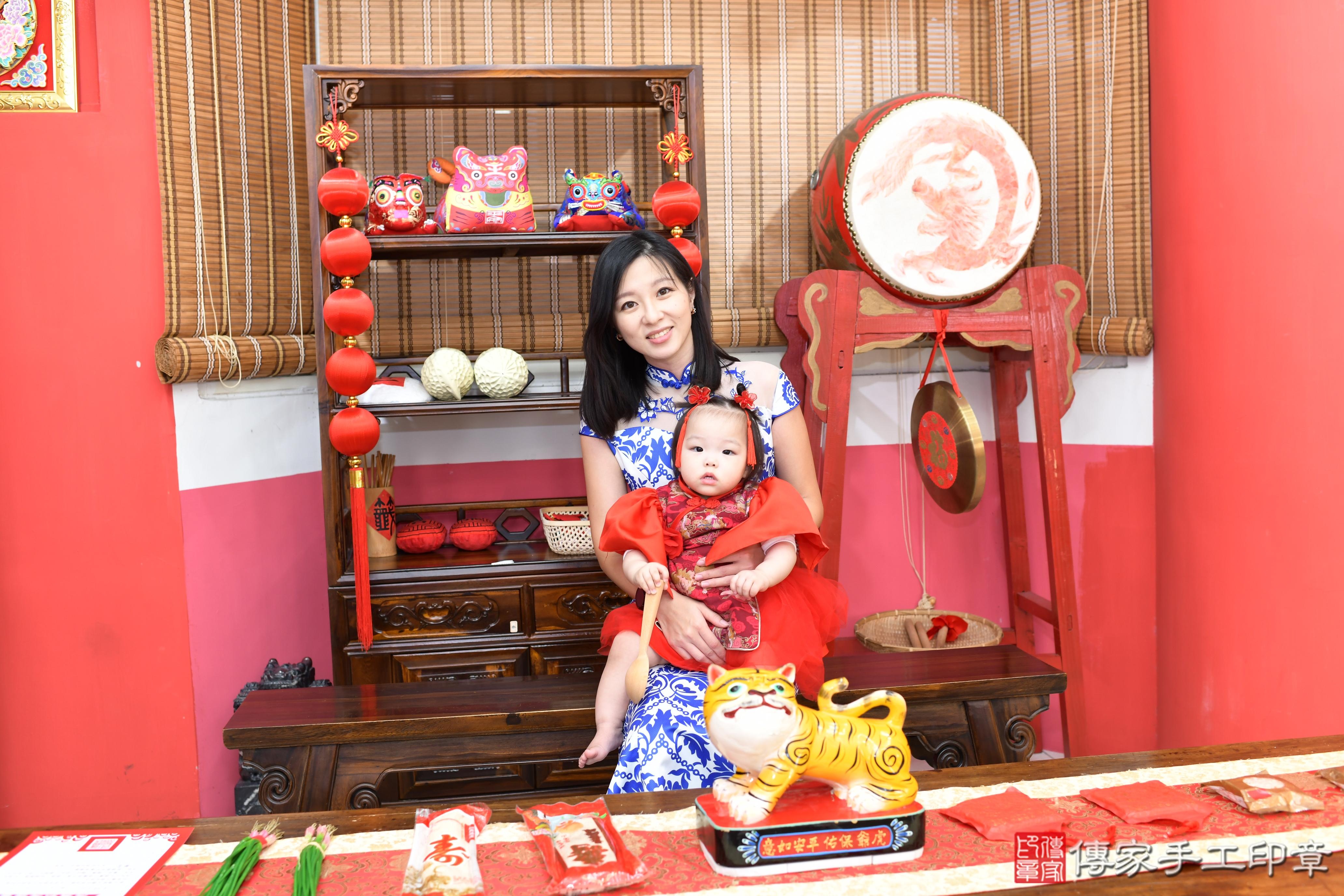 傳家手工印章高雄店、抓周、度脺、美式風會場、傳家嬰兒古禮、吉祥話、抓周道具物品24種、拍照。抓周證書。寶寶抓周、滿周歲、生日快樂、祝福