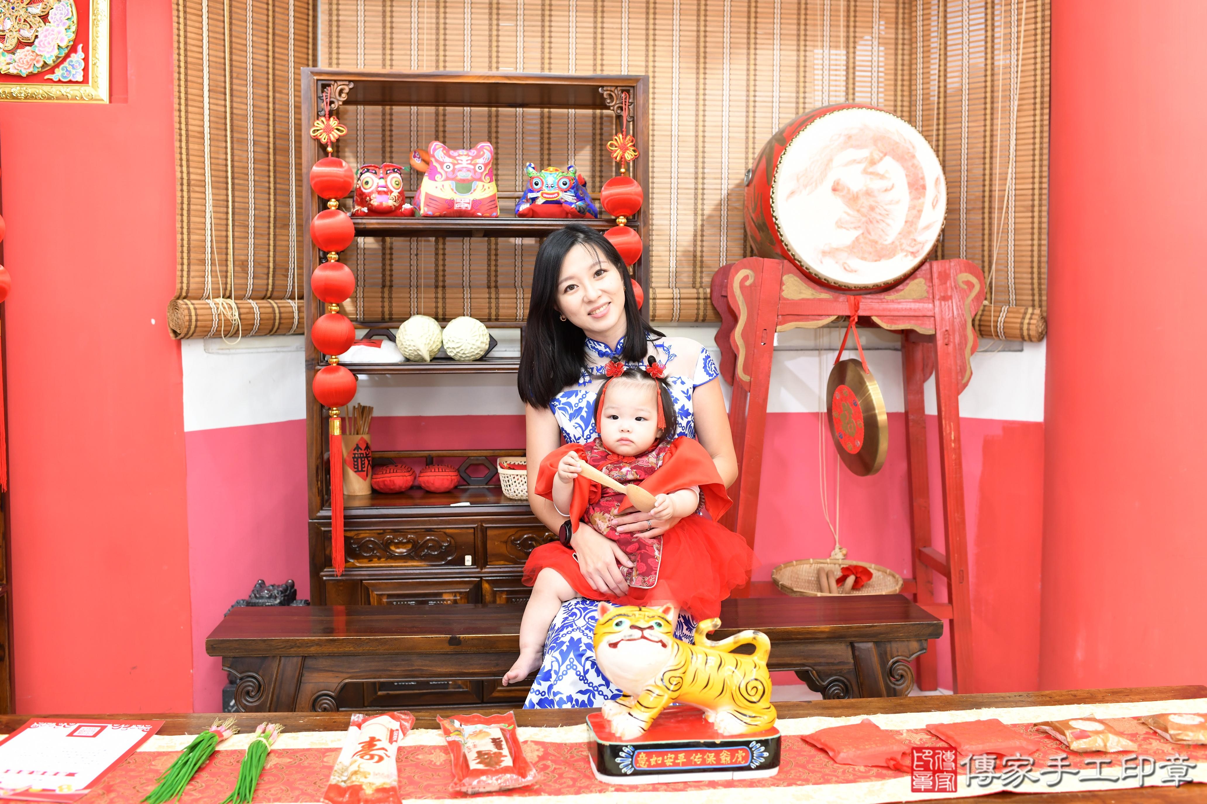 傳家手工印章高雄店、抓周、度脺、美式風會場、傳家嬰兒古禮、吉祥話、抓周道具物品24種、拍照。抓周證書。寶寶抓周、滿周歲、生日快樂、祝福