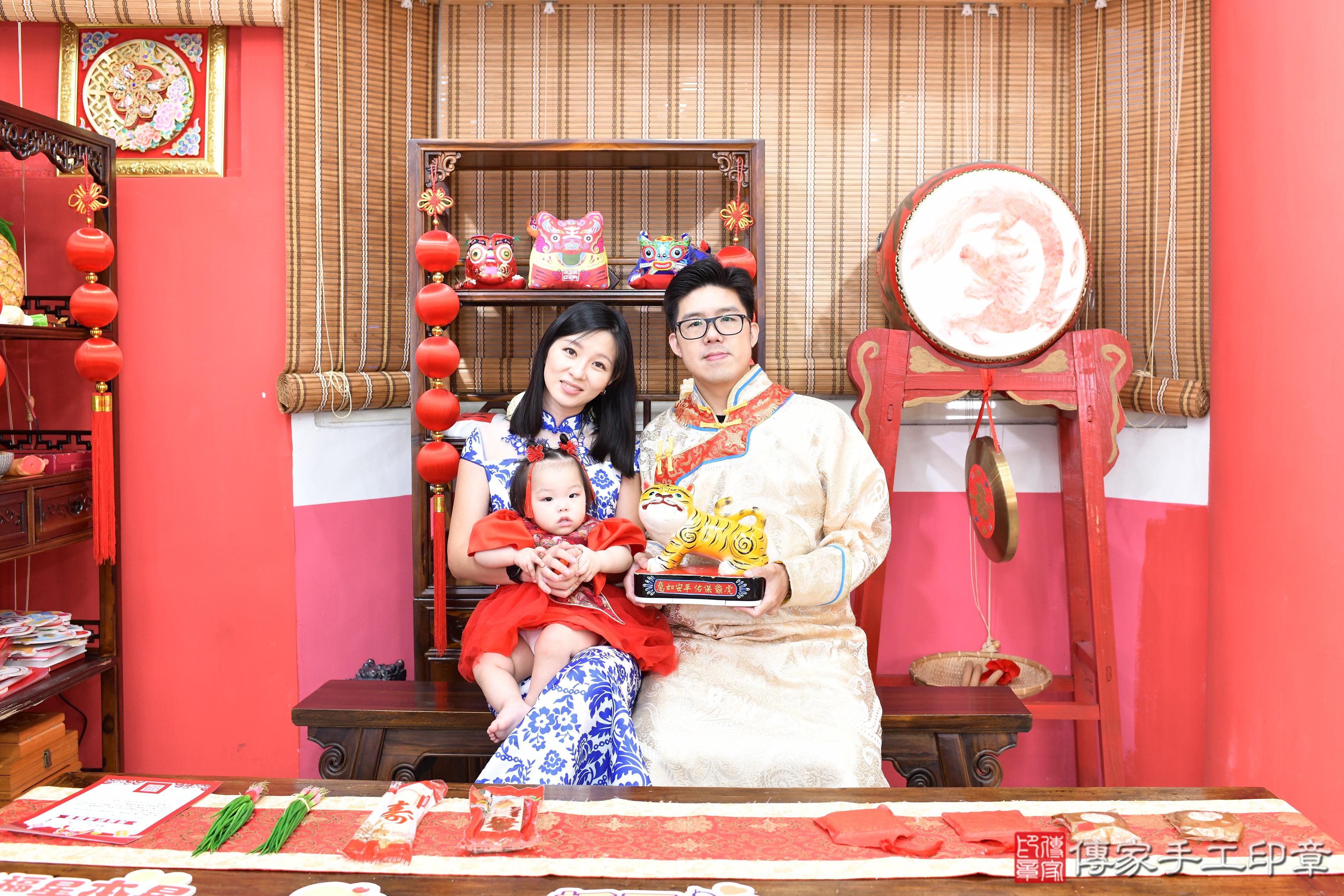 傳家手工印章高雄店、抓周、度脺、美式風會場、傳家嬰兒古禮、吉祥話、抓周道具物品24種、拍照。抓周證書。寶寶抓周、滿周歲、生日快樂、祝福