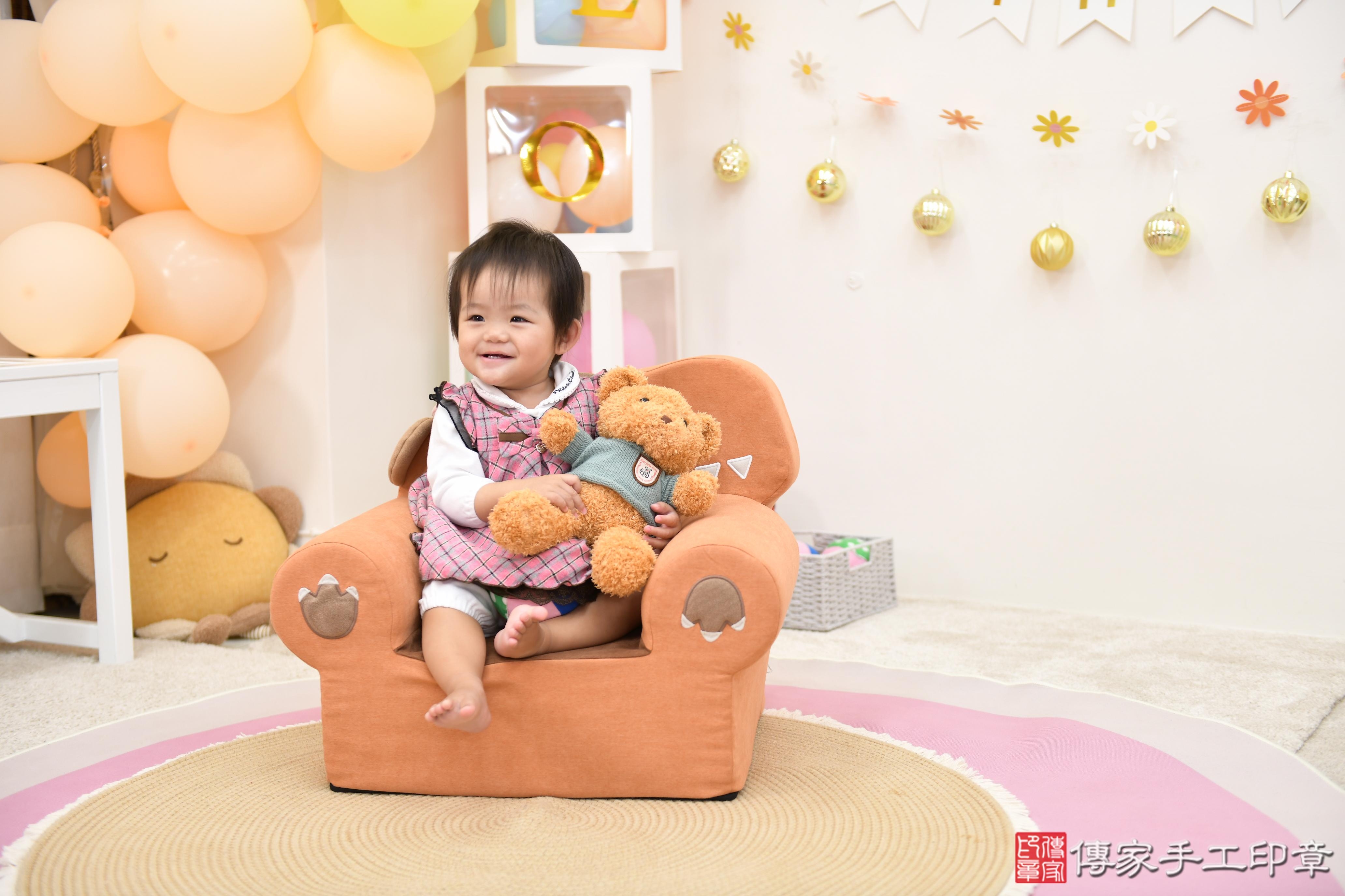 傳家手工印章高雄店、抓周、度脺、美式風會場、傳家嬰兒古禮、吉祥話、抓周道具物品24種、拍照。抓周證書。寶寶抓周、滿周歲、生日快樂、祝福