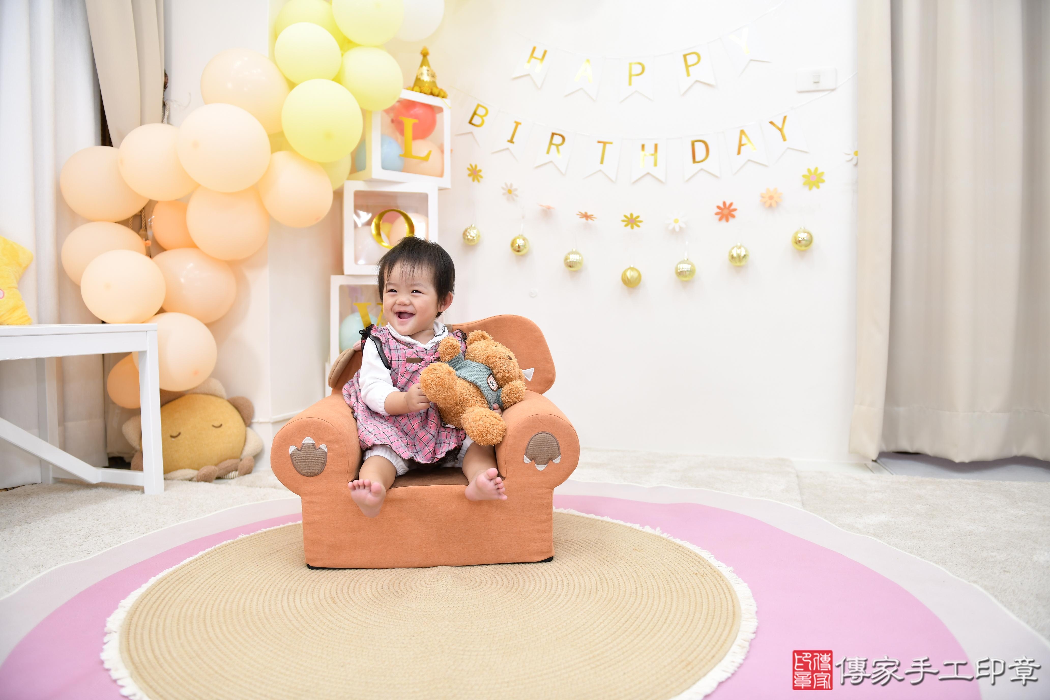 傳家手工印章高雄店、抓周、度脺、美式風會場、傳家嬰兒古禮、吉祥話、抓周道具物品24種、拍照。抓周證書。寶寶抓周、滿周歲、生日快樂、祝福