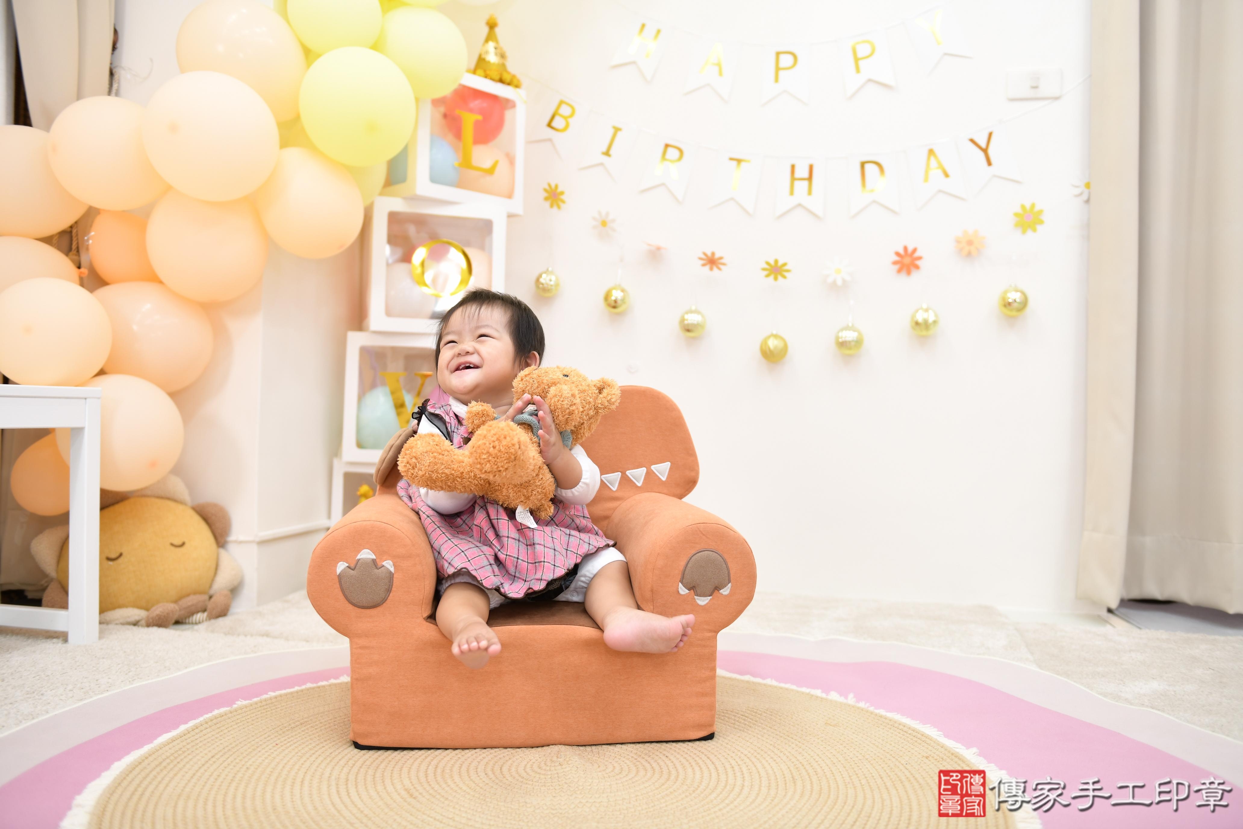 傳家手工印章高雄店、抓周、度脺、美式風會場、傳家嬰兒古禮、吉祥話、抓周道具物品24種、拍照。抓周證書。寶寶抓周、滿周歲、生日快樂、祝福