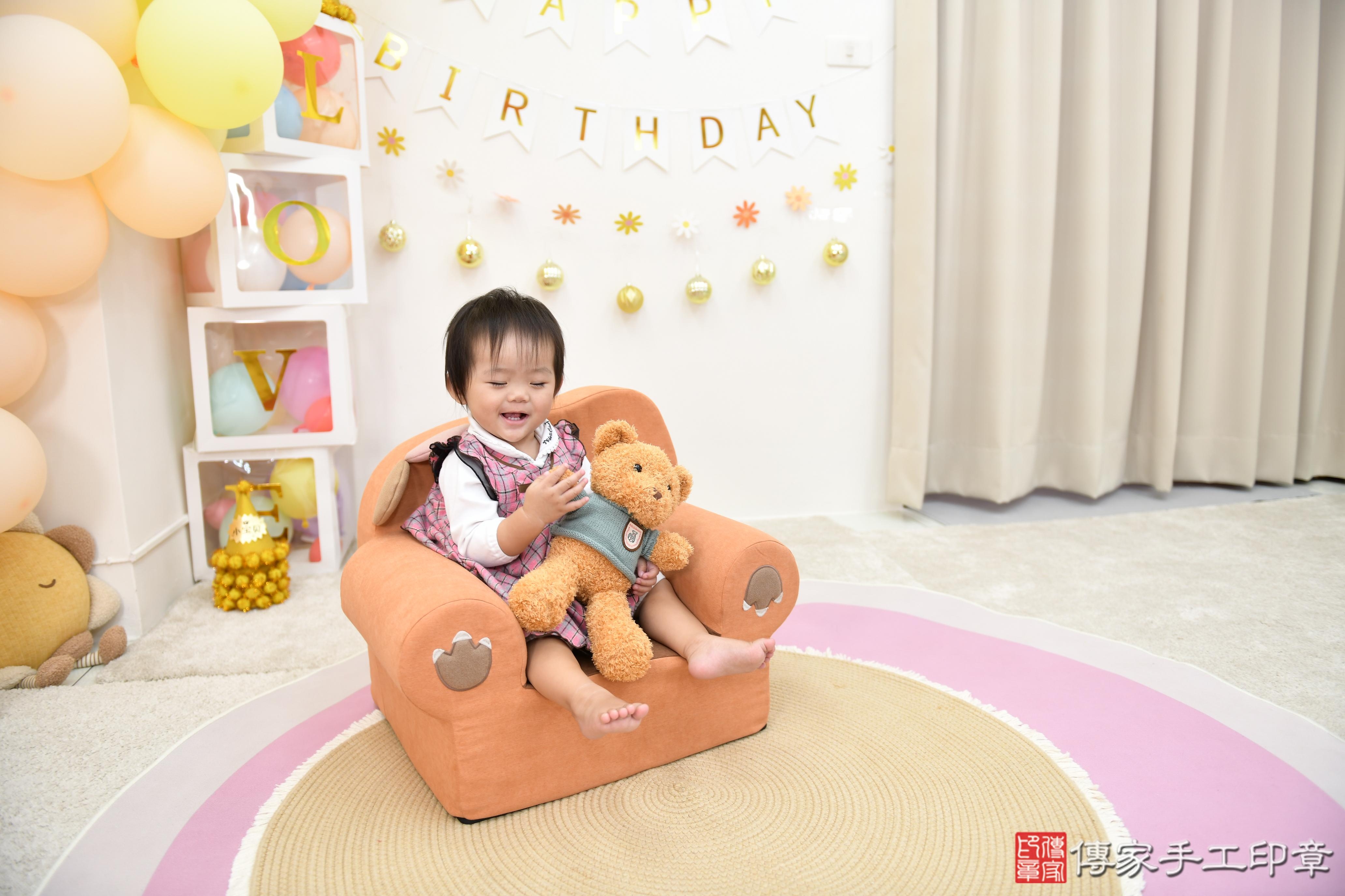 傳家手工印章高雄店、抓周、度脺、美式風會場、傳家嬰兒古禮、吉祥話、抓周道具物品24種、拍照。抓周證書。寶寶抓周、滿周歲、生日快樂、祝福