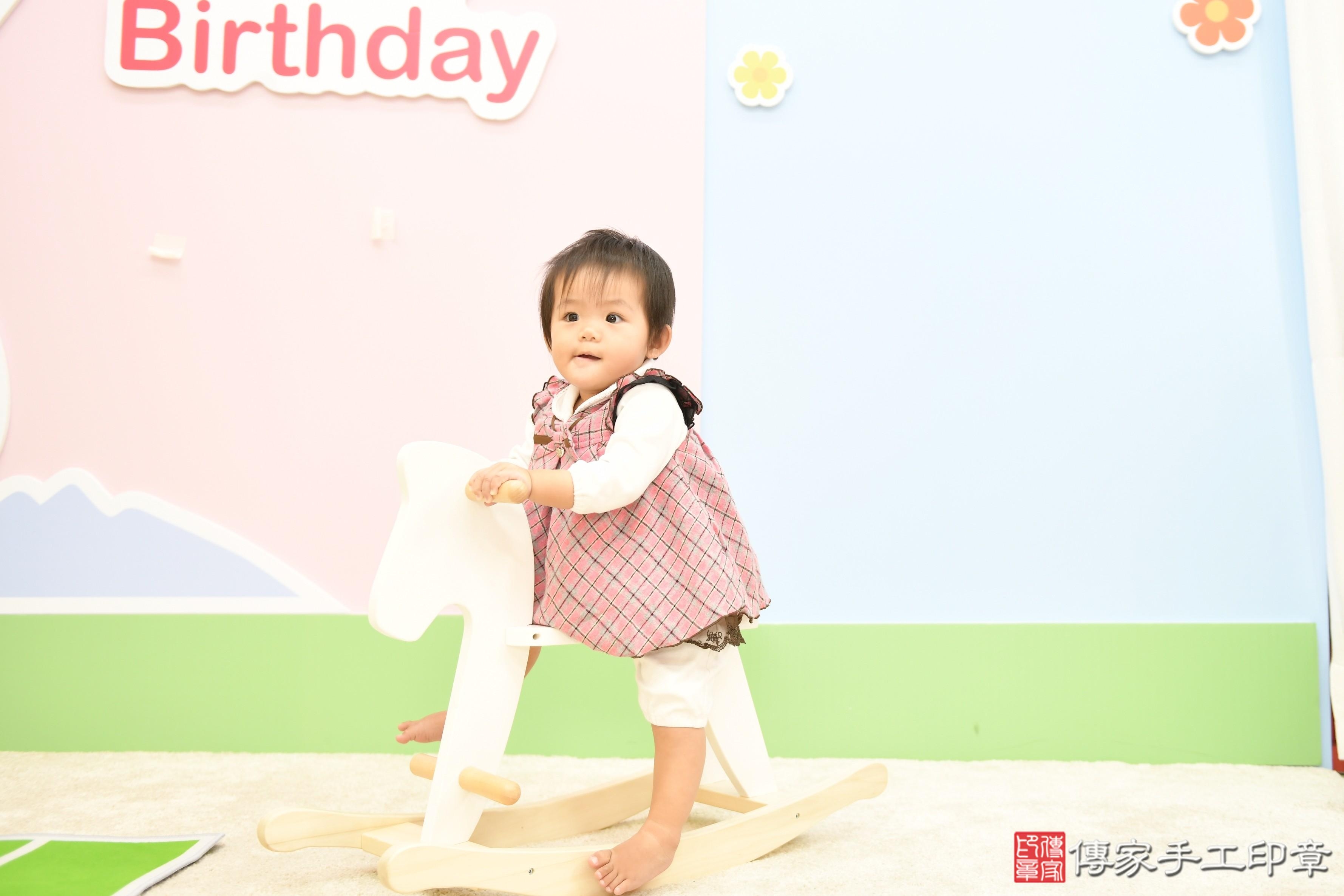 傳家手工印章高雄店、抓周、度脺、美式風會場、傳家嬰兒古禮、吉祥話、抓周道具物品24種、拍照。抓周證書。寶寶抓周、滿周歲、生日快樂、祝福