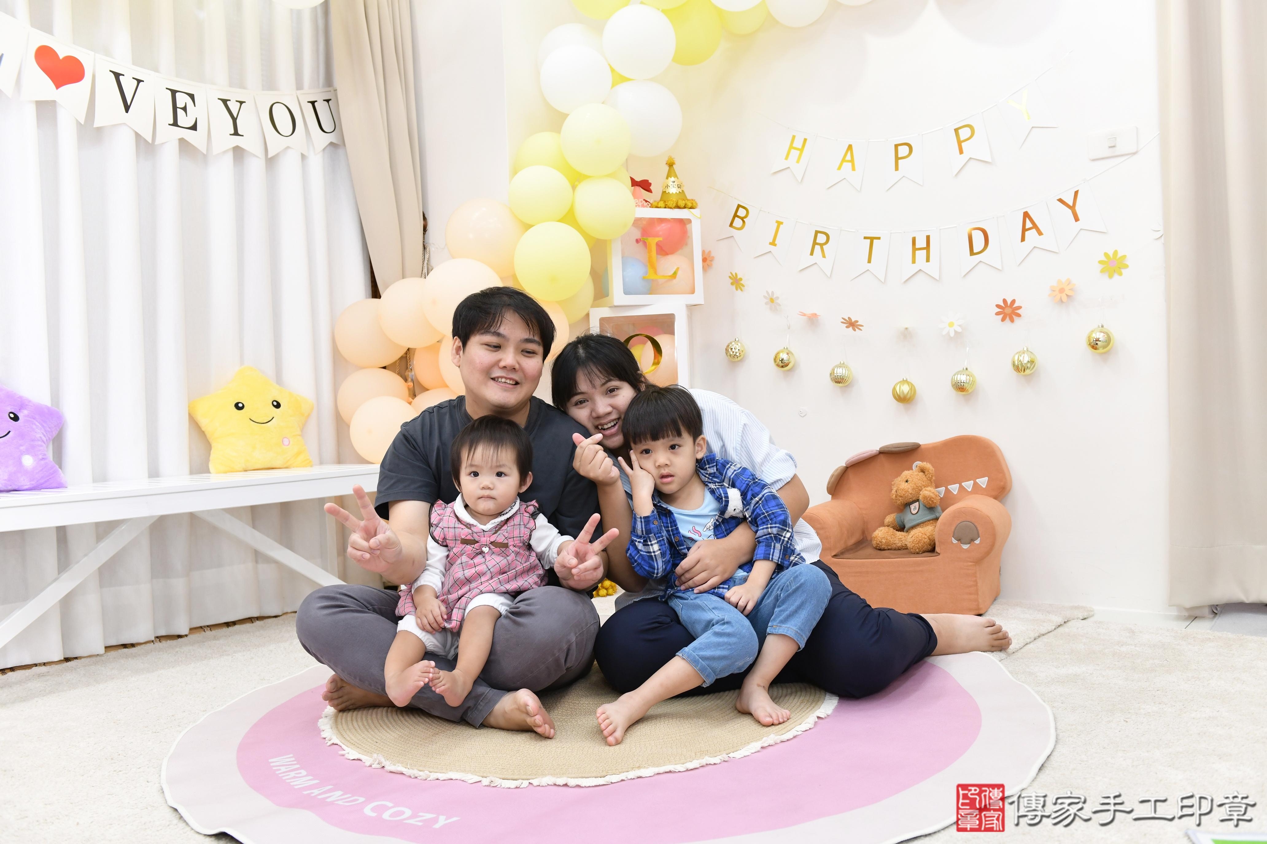 傳家手工印章高雄店、抓周、度脺、美式風會場、傳家嬰兒古禮、吉祥話、抓周道具物品24種、拍照。抓周證書。寶寶抓周、滿周歲、生日快樂、祝福