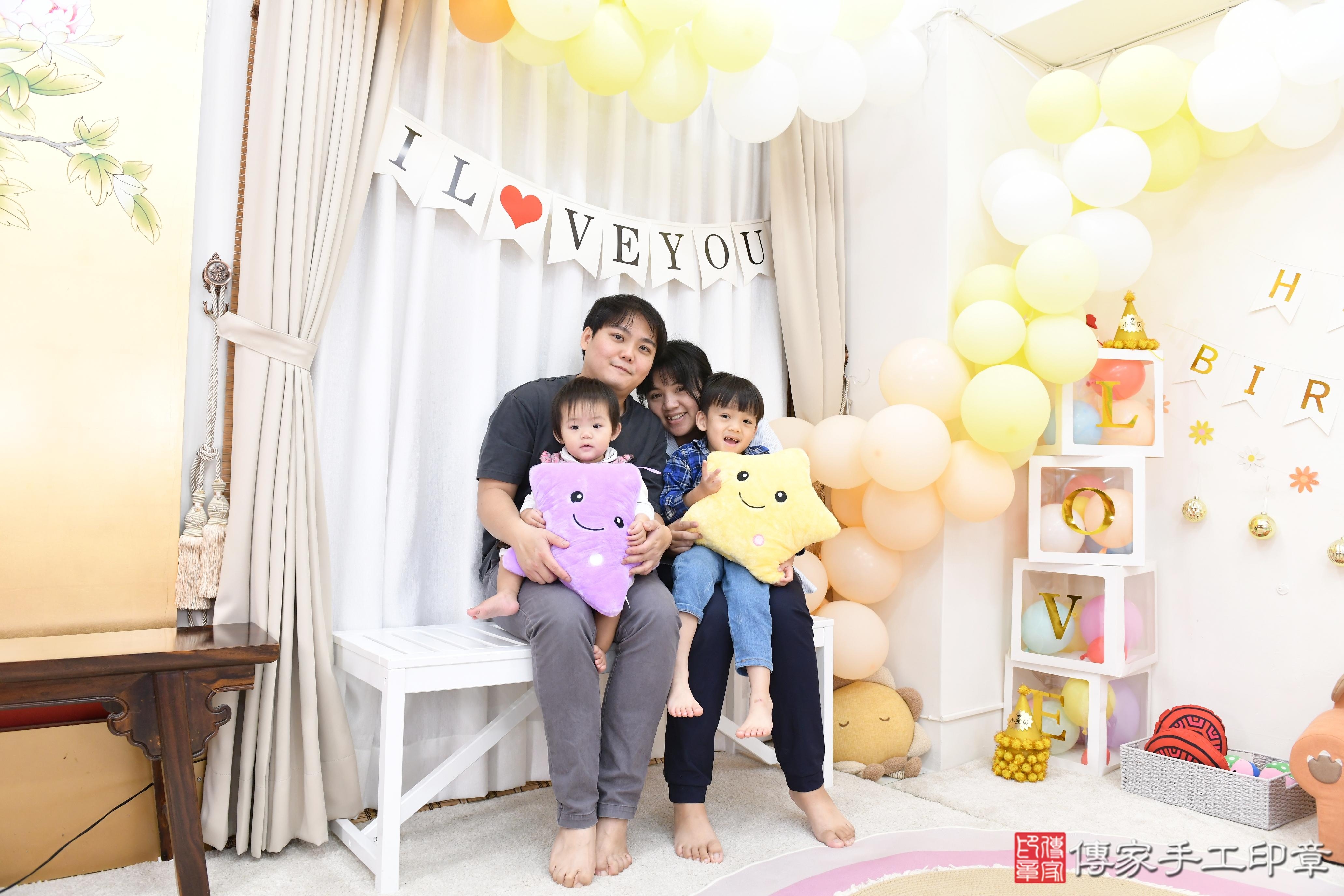 傳家手工印章高雄店、抓周、度脺、美式風會場、傳家嬰兒古禮、吉祥話、抓周道具物品24種、拍照。抓周證書。寶寶抓周、滿周歲、生日快樂、祝福