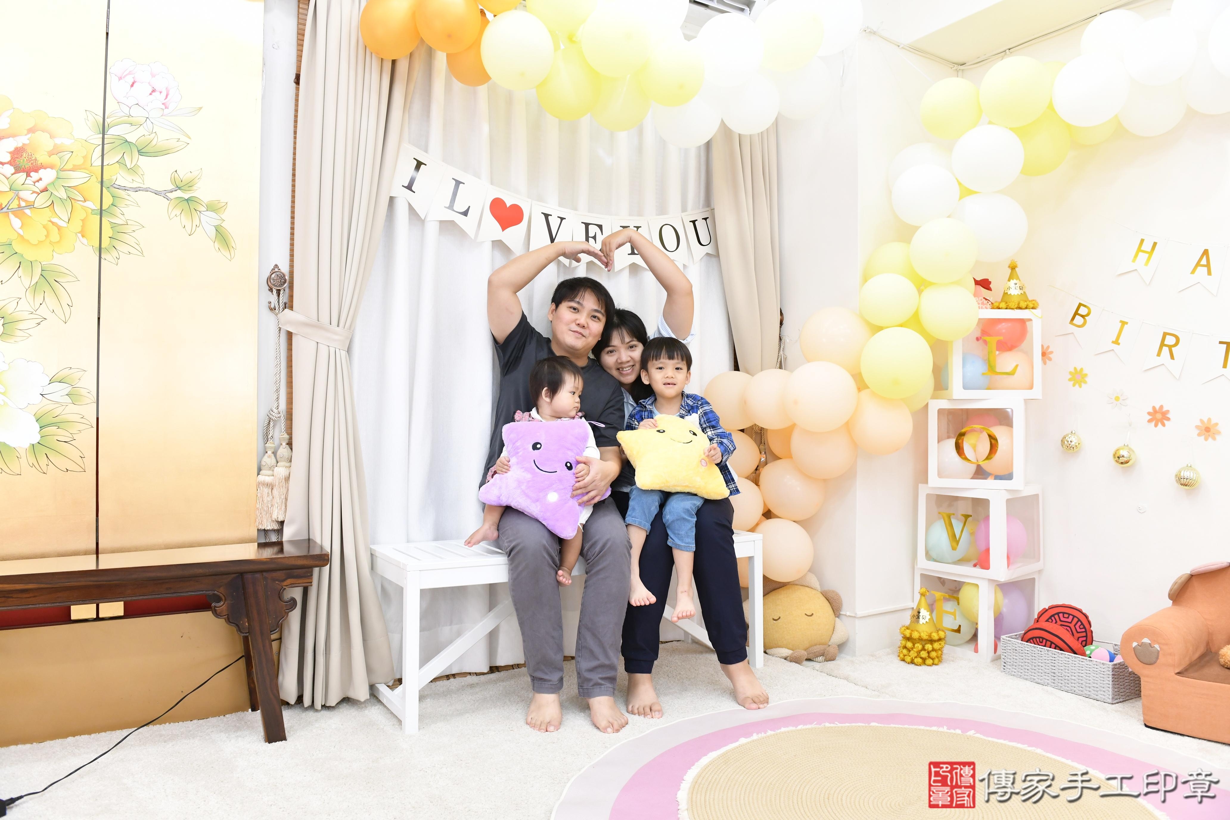 傳家手工印章高雄店、抓周、度脺、美式風會場、傳家嬰兒古禮、吉祥話、抓周道具物品24種、拍照。抓周證書。寶寶抓周、滿周歲、生日快樂、祝福