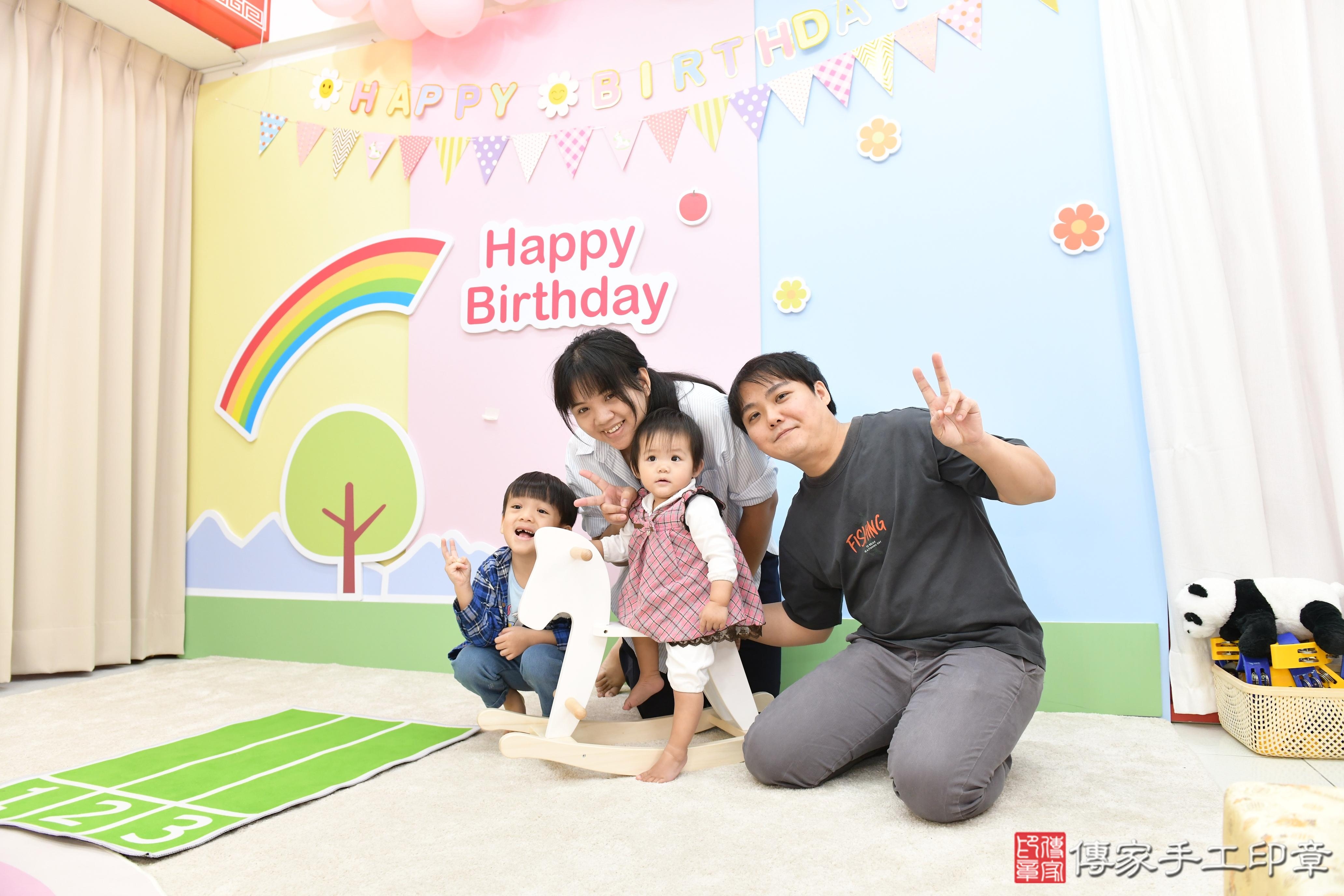 傳家手工印章高雄店、抓周、度脺、美式風會場、傳家嬰兒古禮、吉祥話、抓周道具物品24種、拍照。抓周證書。寶寶抓周、滿周歲、生日快樂、祝福