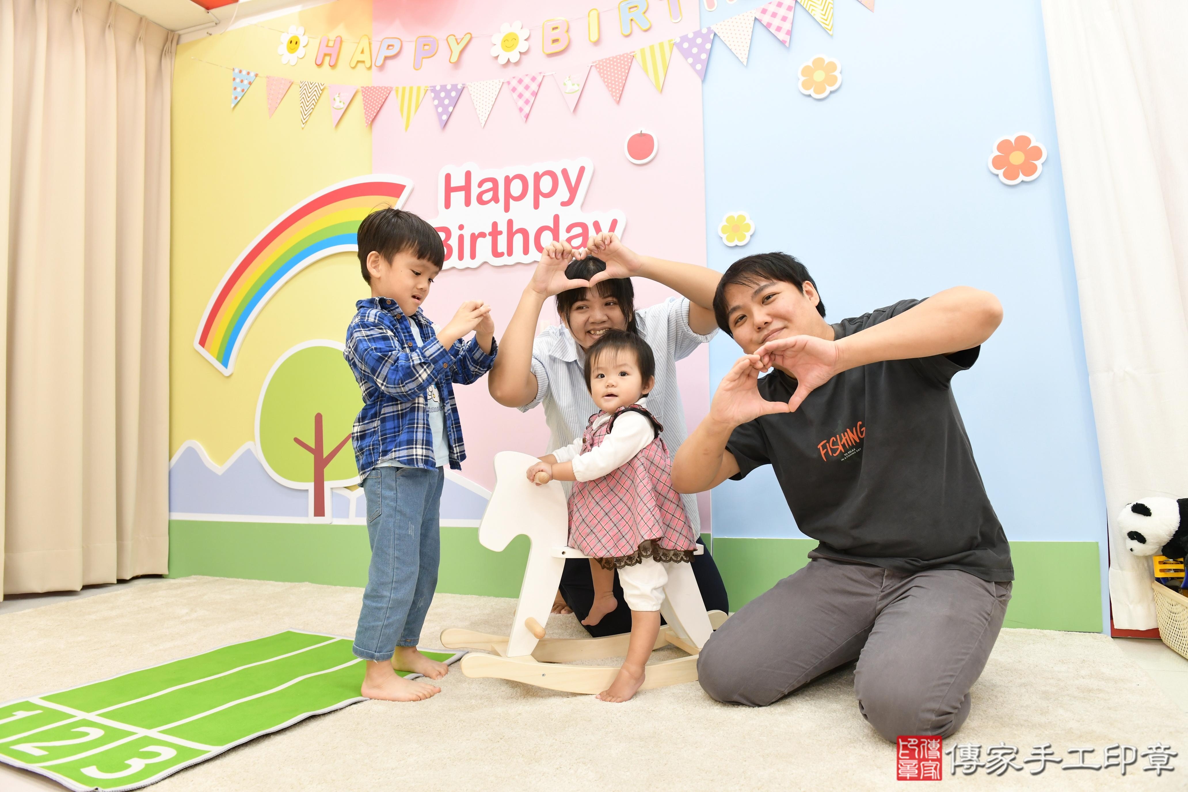 傳家手工印章高雄店、抓周、度脺、美式風會場、傳家嬰兒古禮、吉祥話、抓周道具物品24種、拍照。抓周證書。寶寶抓周、滿周歲、生日快樂、祝福