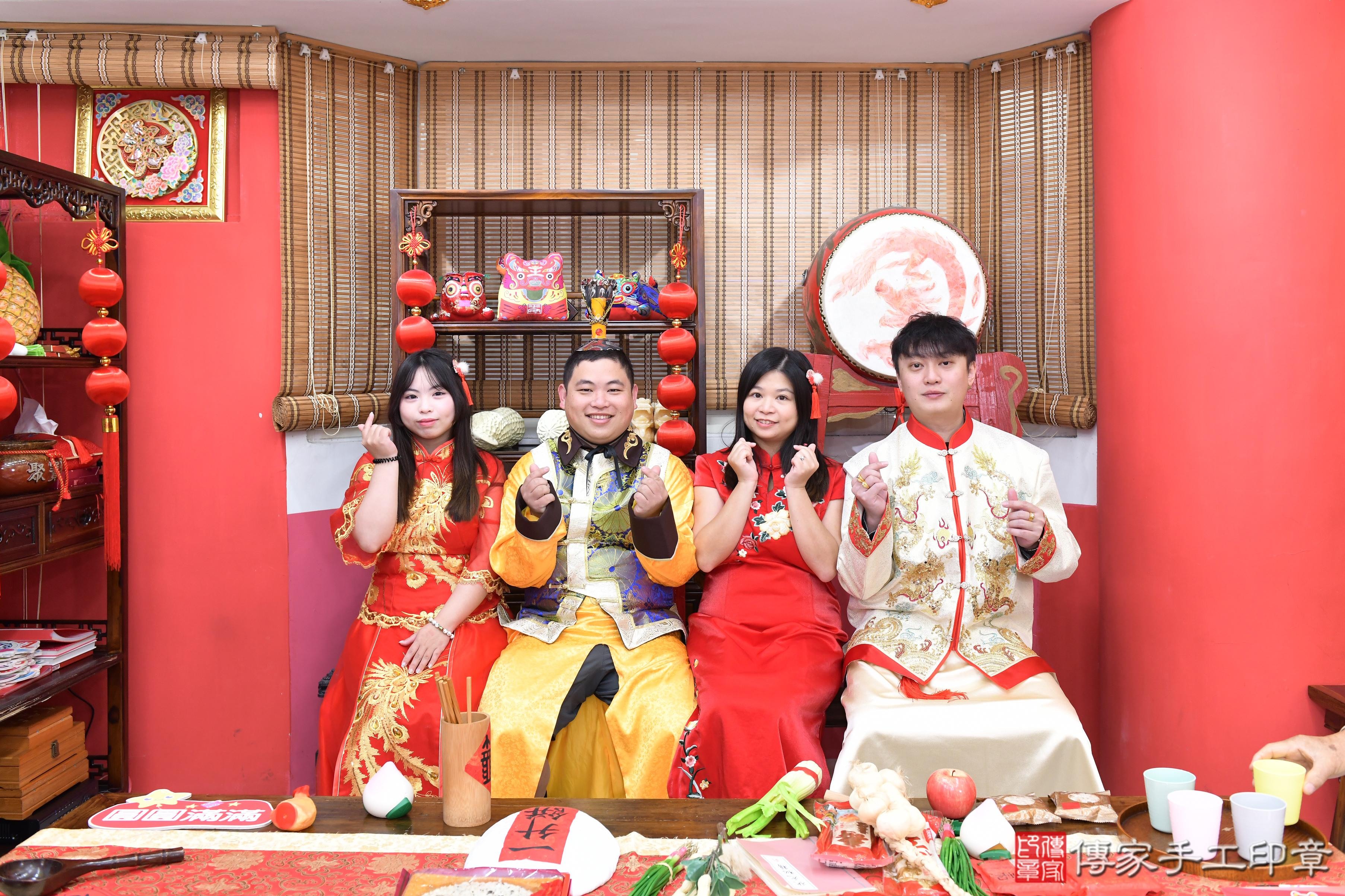 傳家手工印章高雄店、抓周、度脺、美式風會場、傳家嬰兒古禮、吉祥話、抓周道具物品24種、拍照。抓周證書。寶寶抓周、滿周歲、生日快樂、祝福