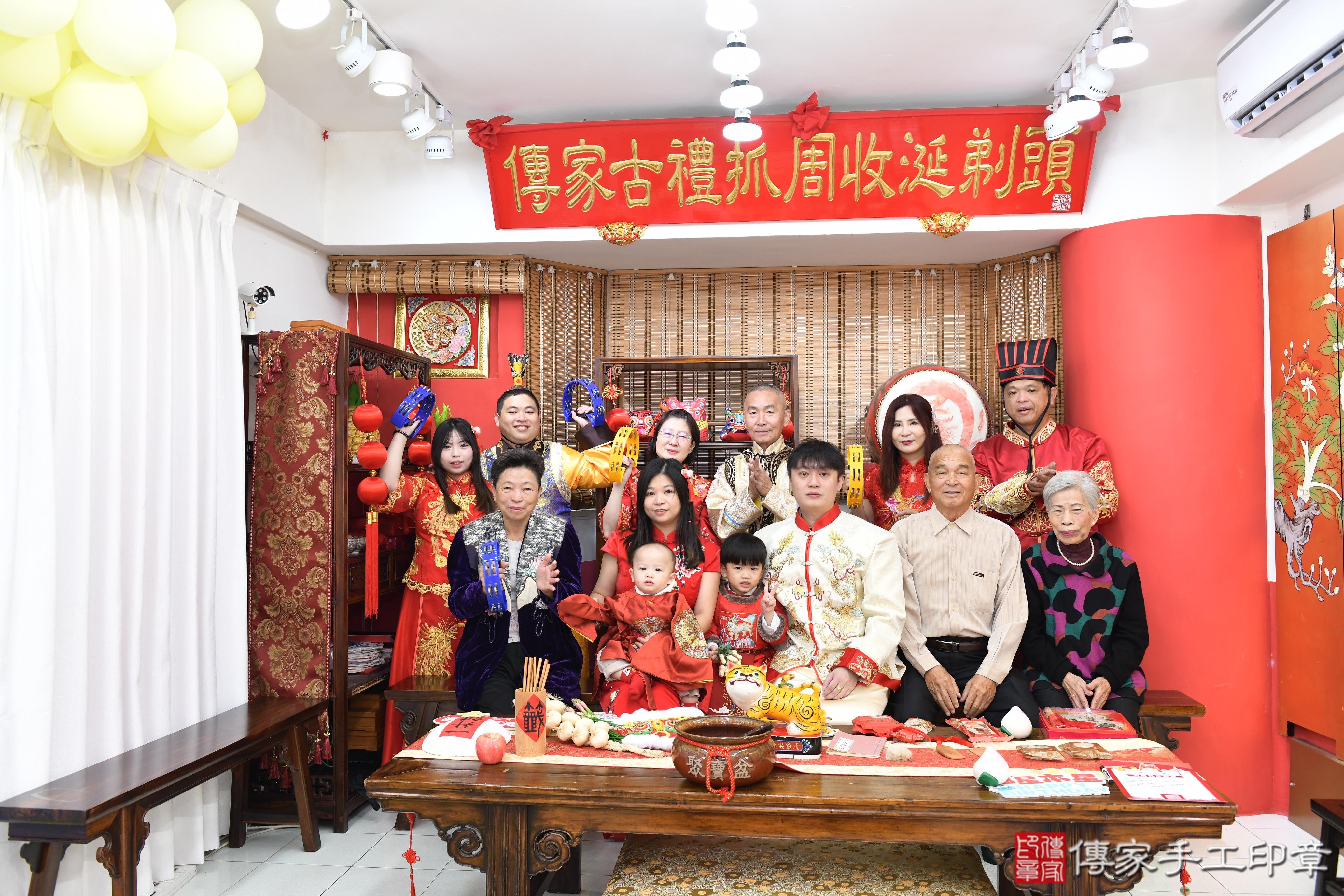 傳家手工印章高雄店、抓周、度脺、美式風會場、傳家嬰兒古禮、吉祥話、抓周道具物品24種、拍照。抓周證書。寶寶抓周、滿周歲、生日快樂、祝福