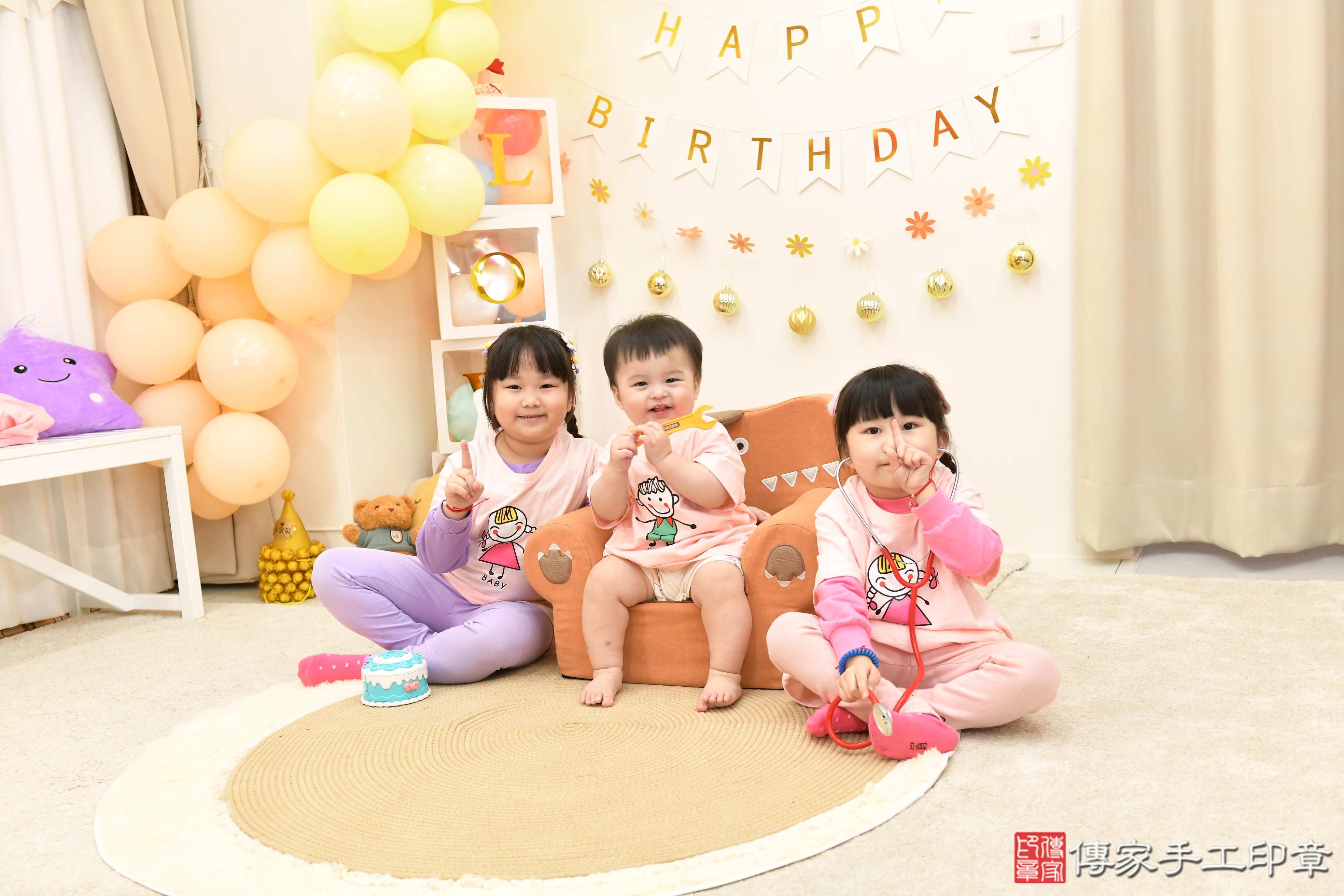 傳家手工印章高雄店、抓周、度脺、美式風會場、傳家嬰兒古禮、吉祥話、抓周道具物品24種、拍照。抓周證書。寶寶抓周、滿周歲、生日快樂、祝福