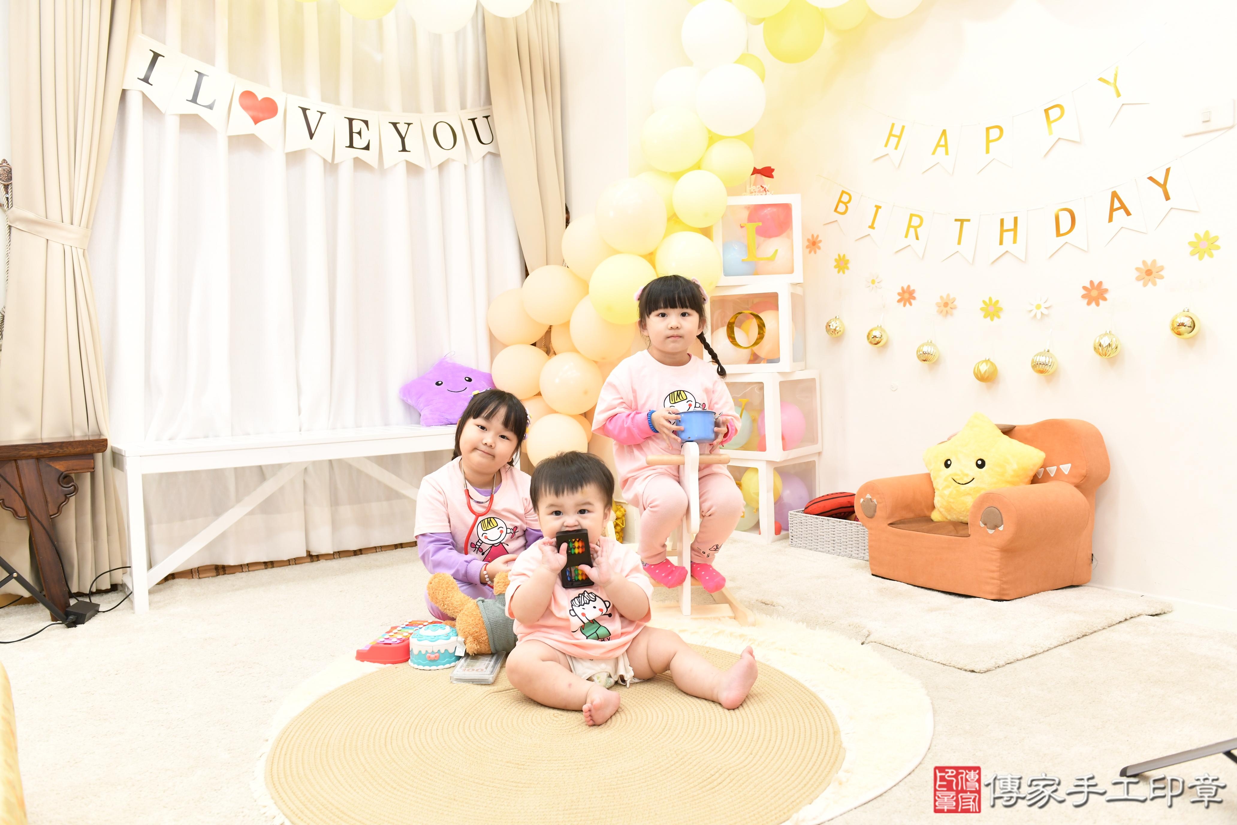 傳家手工印章高雄店、抓周、度脺、美式風會場、傳家嬰兒古禮、吉祥話、抓周道具物品24種、拍照。抓周證書。寶寶抓周、滿周歲、生日快樂、祝福