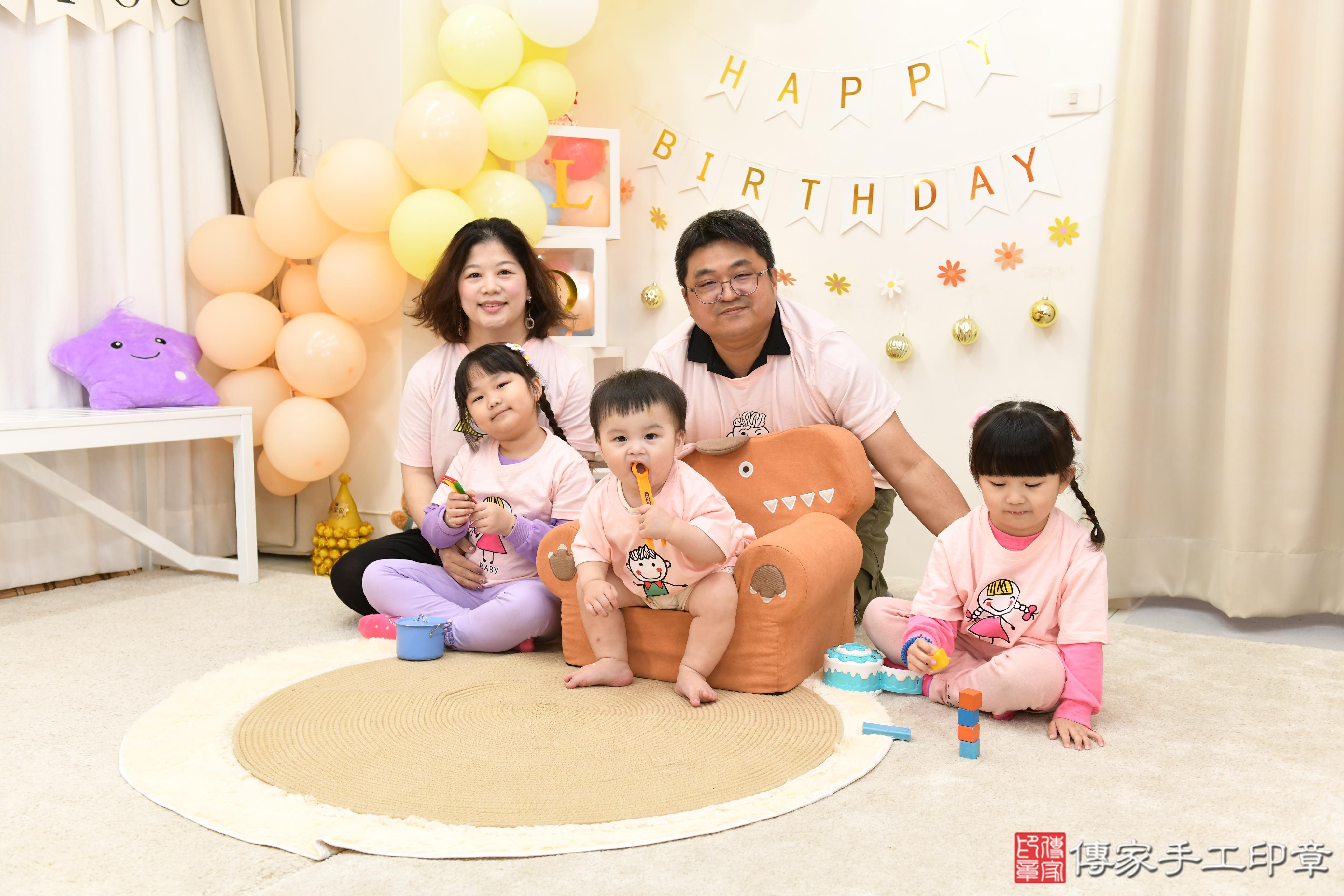 傳家手工印章高雄店、抓周、度脺、美式風會場、傳家嬰兒古禮、吉祥話、抓周道具物品24種、拍照。抓周證書。寶寶抓周、滿周歲、生日快樂、祝福