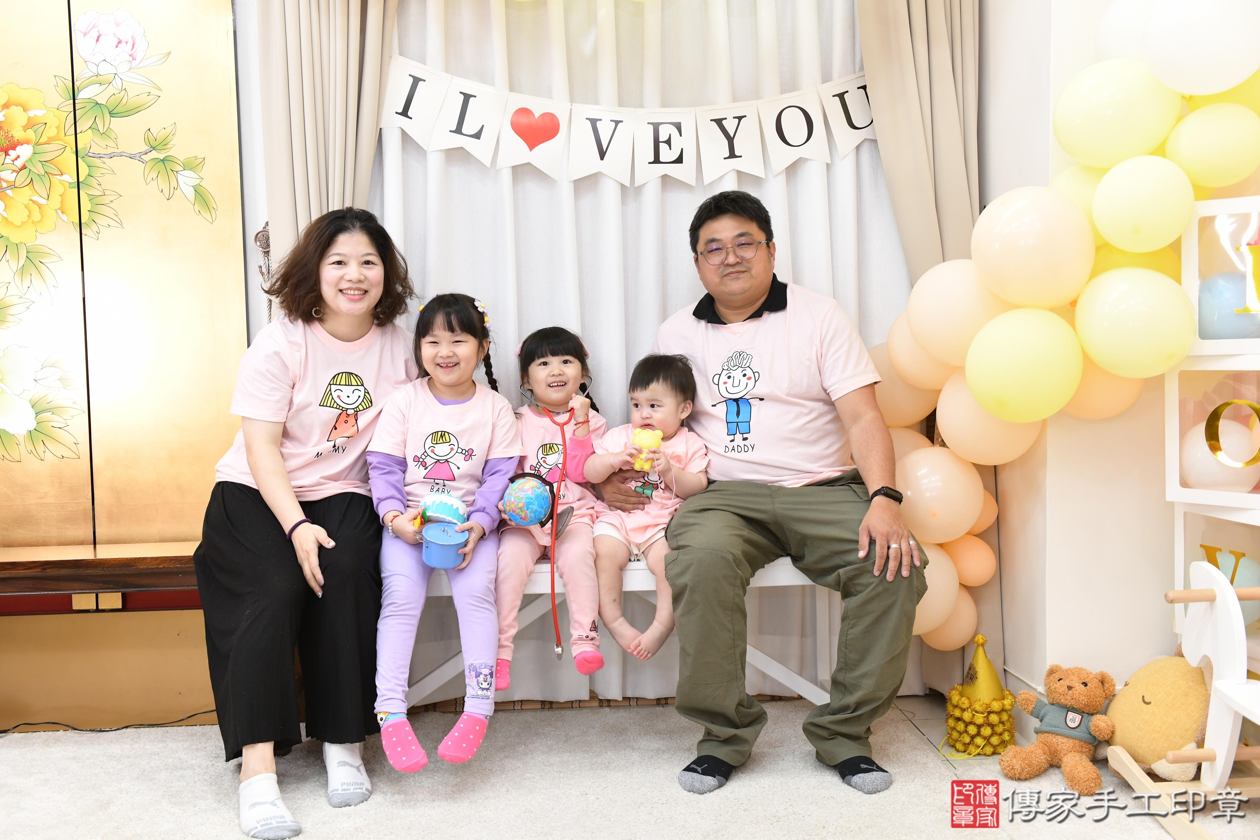 傳家手工印章高雄店、抓周、度脺、美式風會場、傳家嬰兒古禮、吉祥話、抓周道具物品24種、拍照。抓周證書。寶寶抓周、滿周歲、生日快樂、祝福