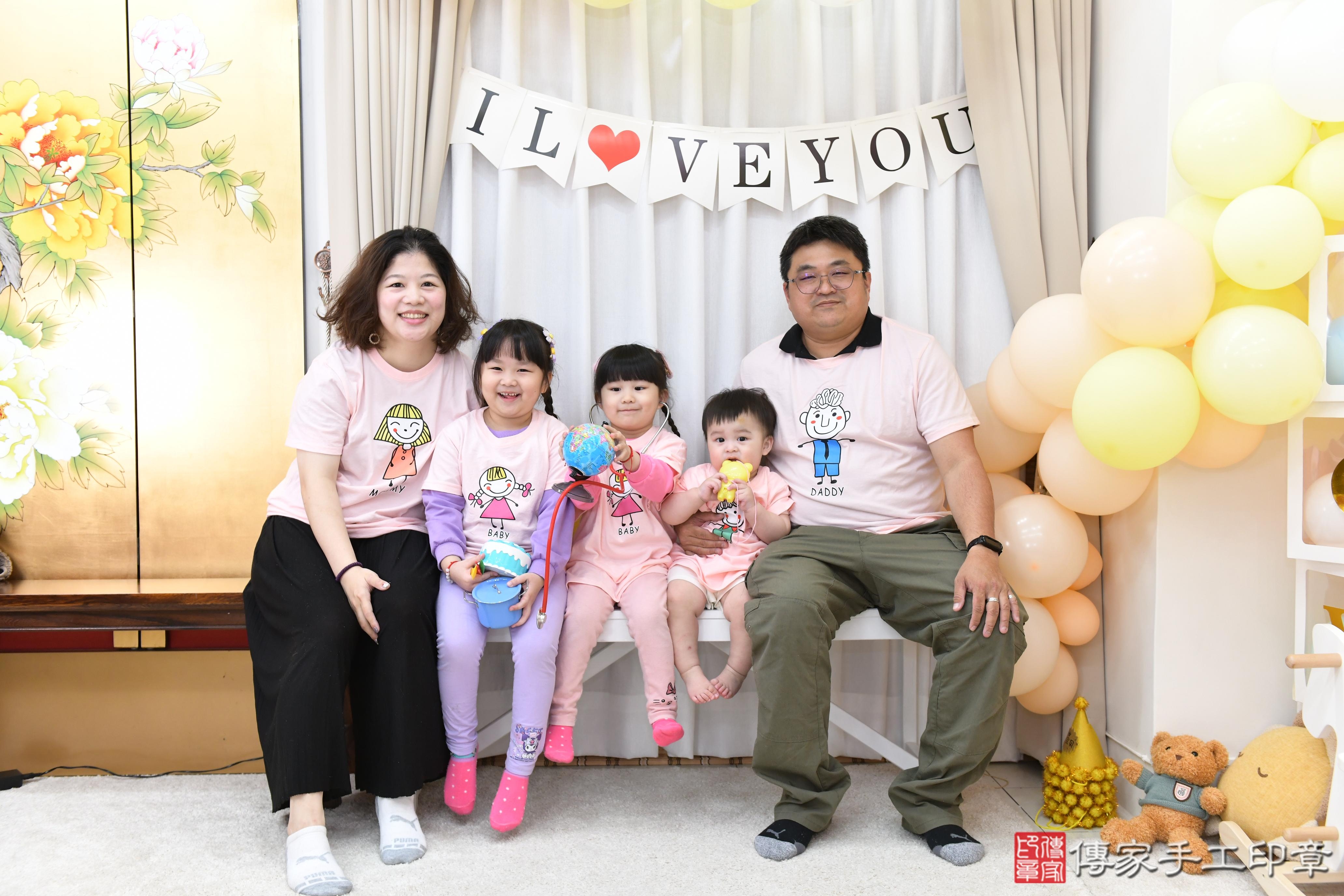 傳家手工印章高雄店、抓周、度脺、美式風會場、傳家嬰兒古禮、吉祥話、抓周道具物品24種、拍照。抓周證書。寶寶抓周、滿周歲、生日快樂、祝福