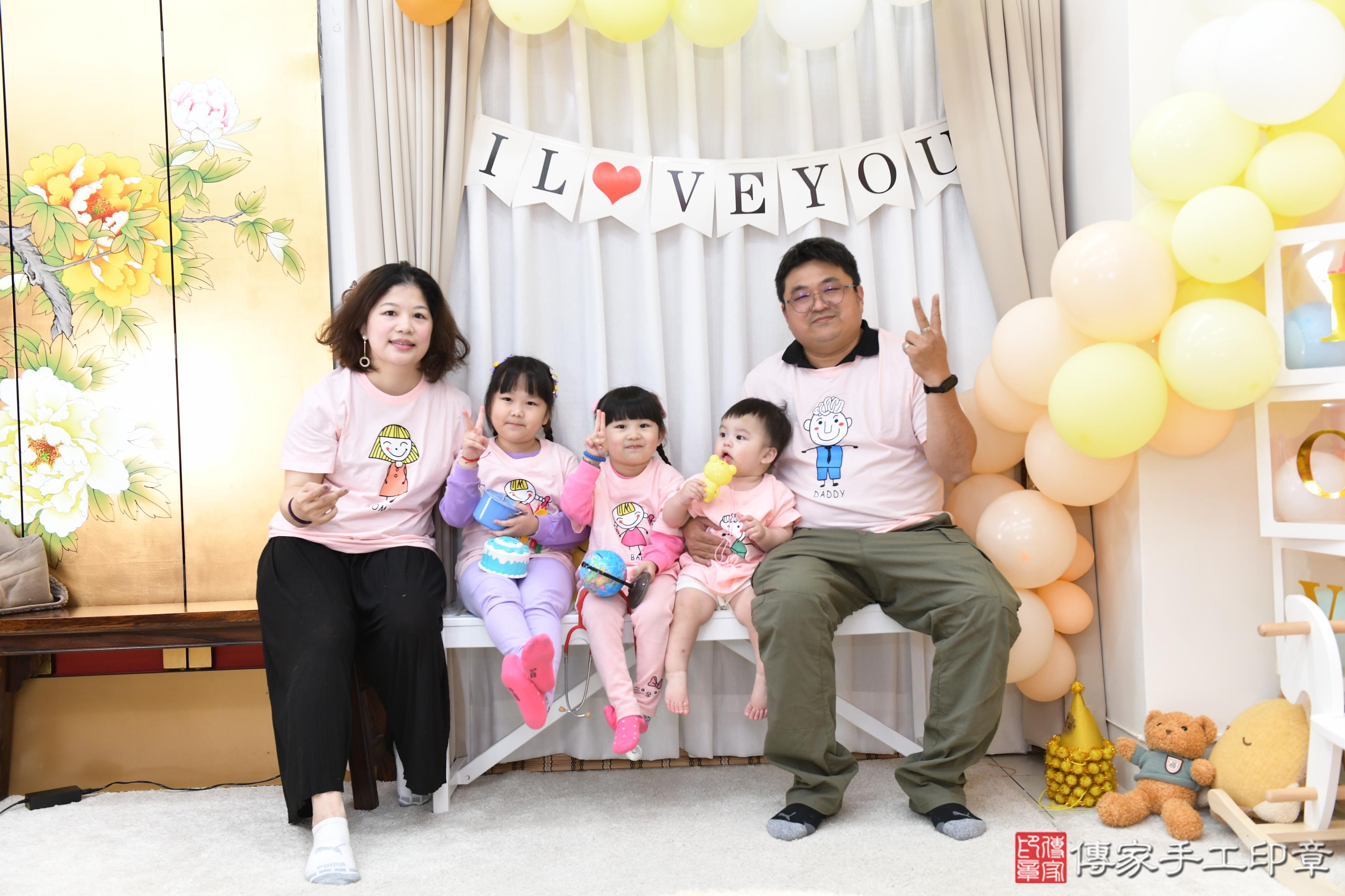 傳家手工印章高雄店、抓周、度脺、美式風會場、傳家嬰兒古禮、吉祥話、抓周道具物品24種、拍照。抓周證書。寶寶抓周、滿周歲、生日快樂、祝福