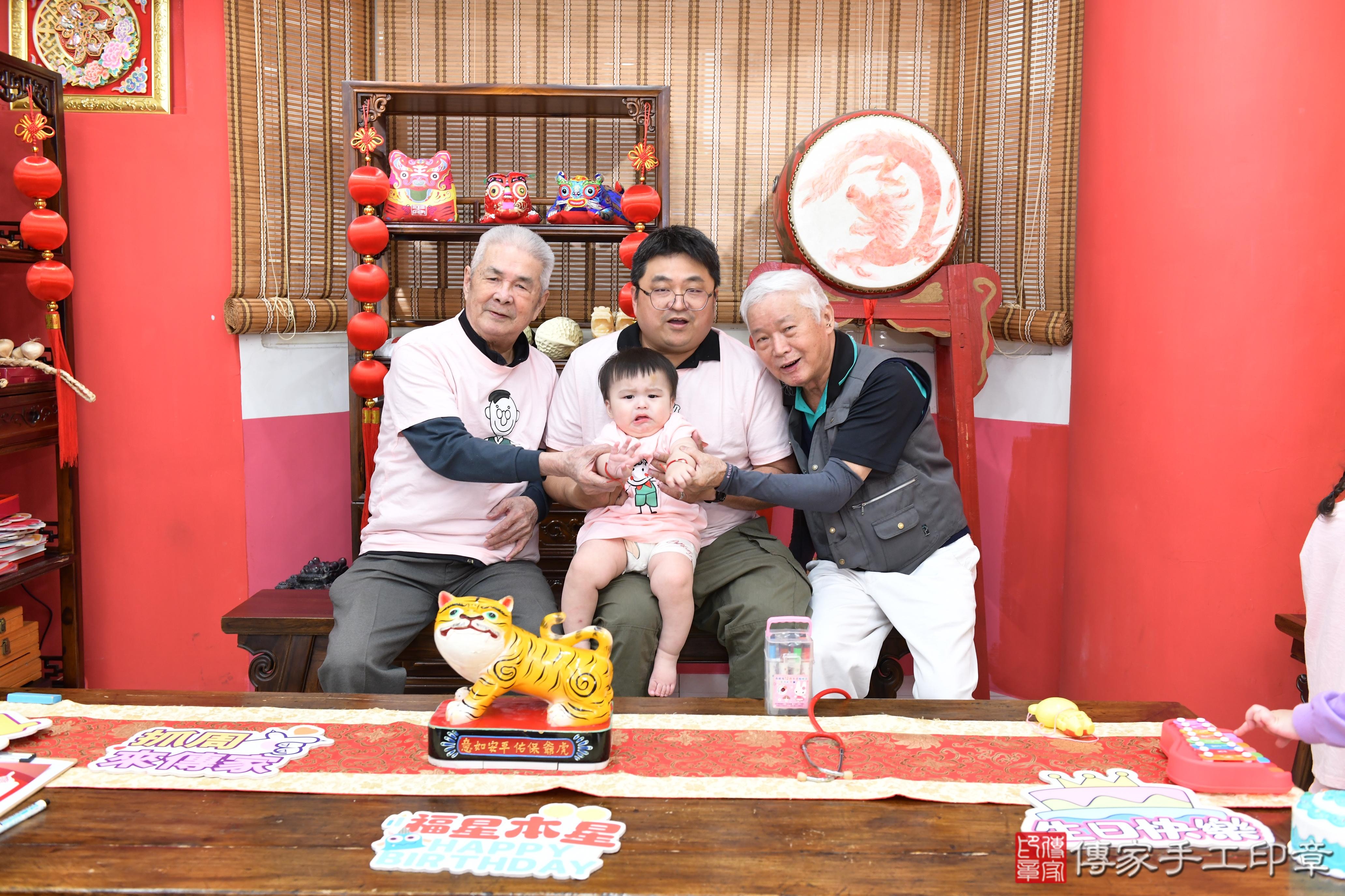 傳家手工印章高雄店、抓周、度脺、美式風會場、傳家嬰兒古禮、吉祥話、抓周道具物品24種、拍照。抓周證書。寶寶抓周、滿周歲、生日快樂、祝福